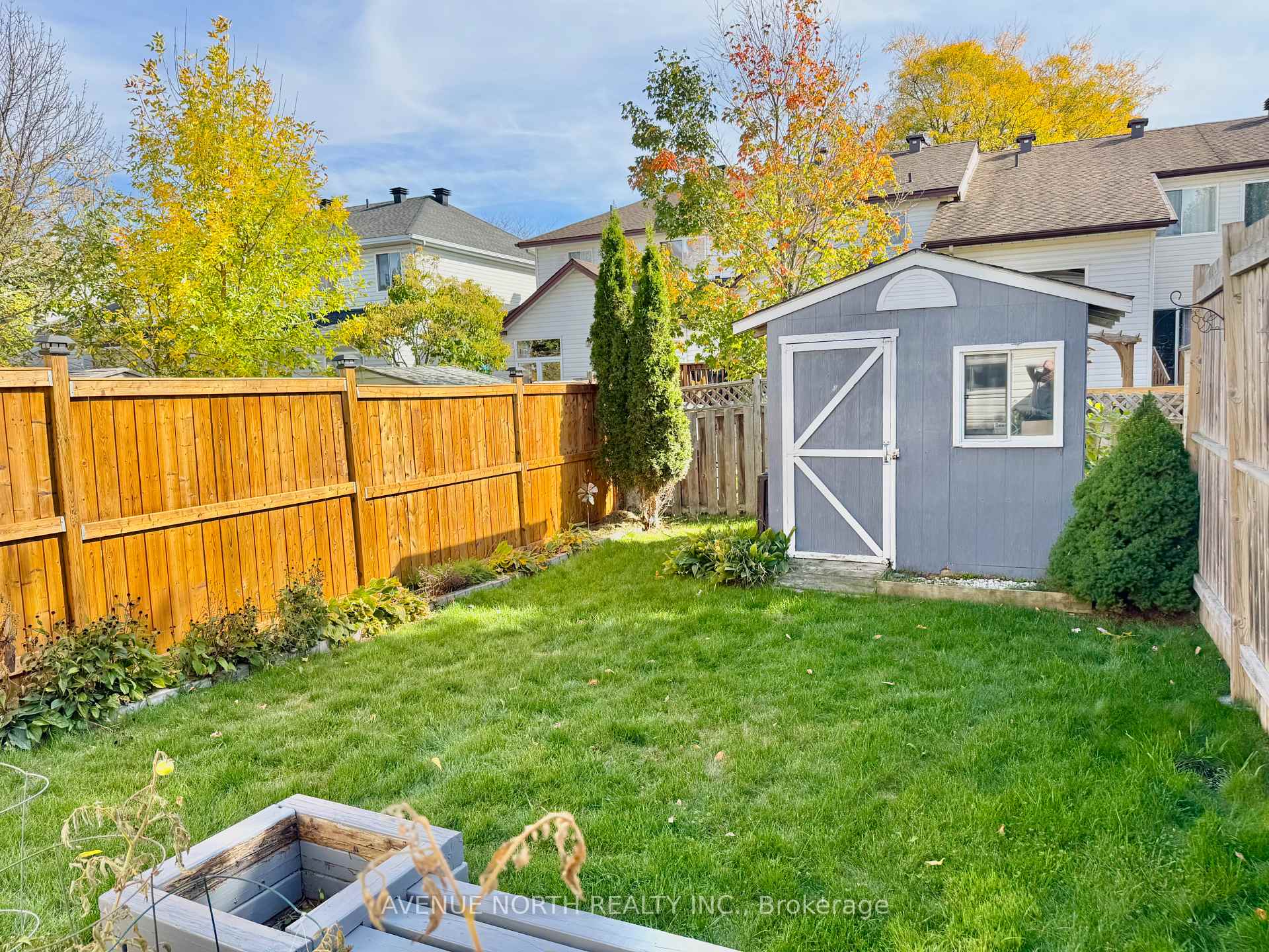 Photo 23 of 38 Bridgestone Drive, Ottawa, Kanata - Emerald Meadows/Trailwest — HOMEH