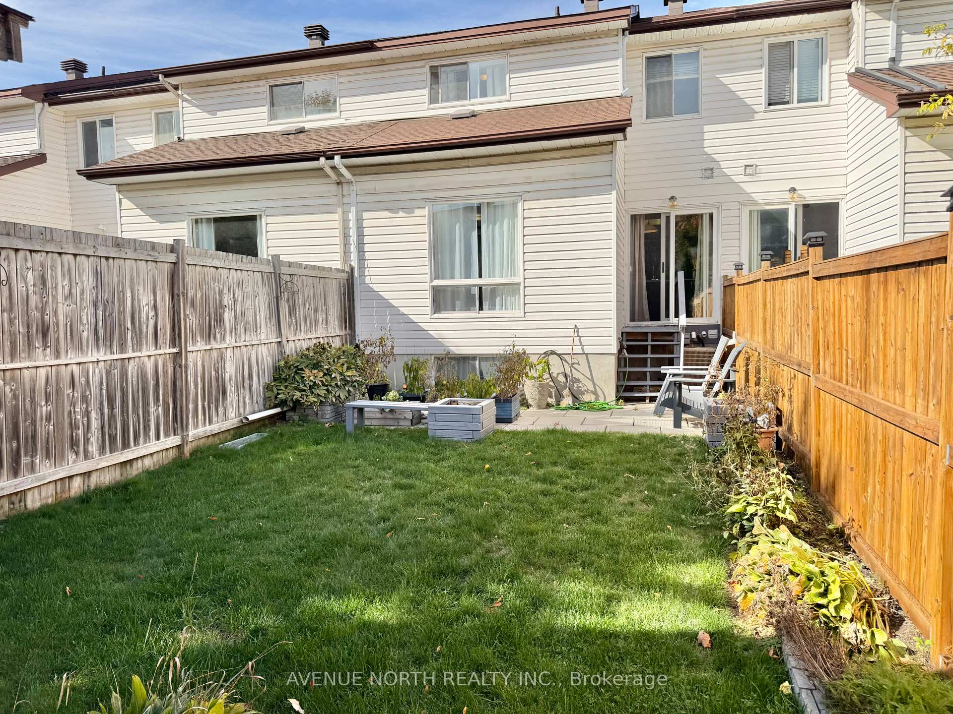 Photo 24 of 38 Bridgestone Drive, Ottawa, Kanata - Emerald Meadows/Trailwest — HOMEH