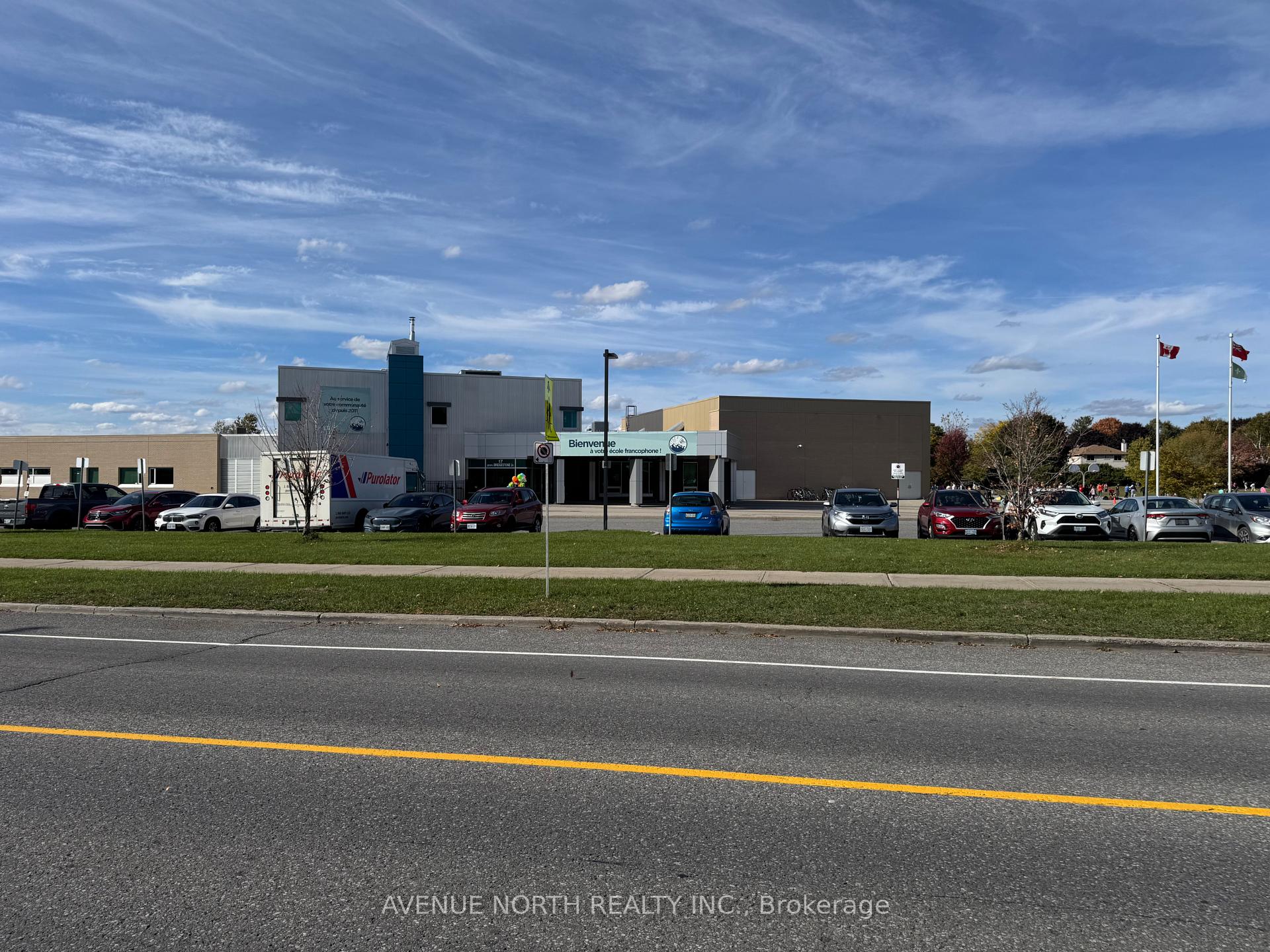 Photo 25 of 38 Bridgestone Drive, Ottawa, Kanata - Emerald Meadows/Trailwest — HOMEH