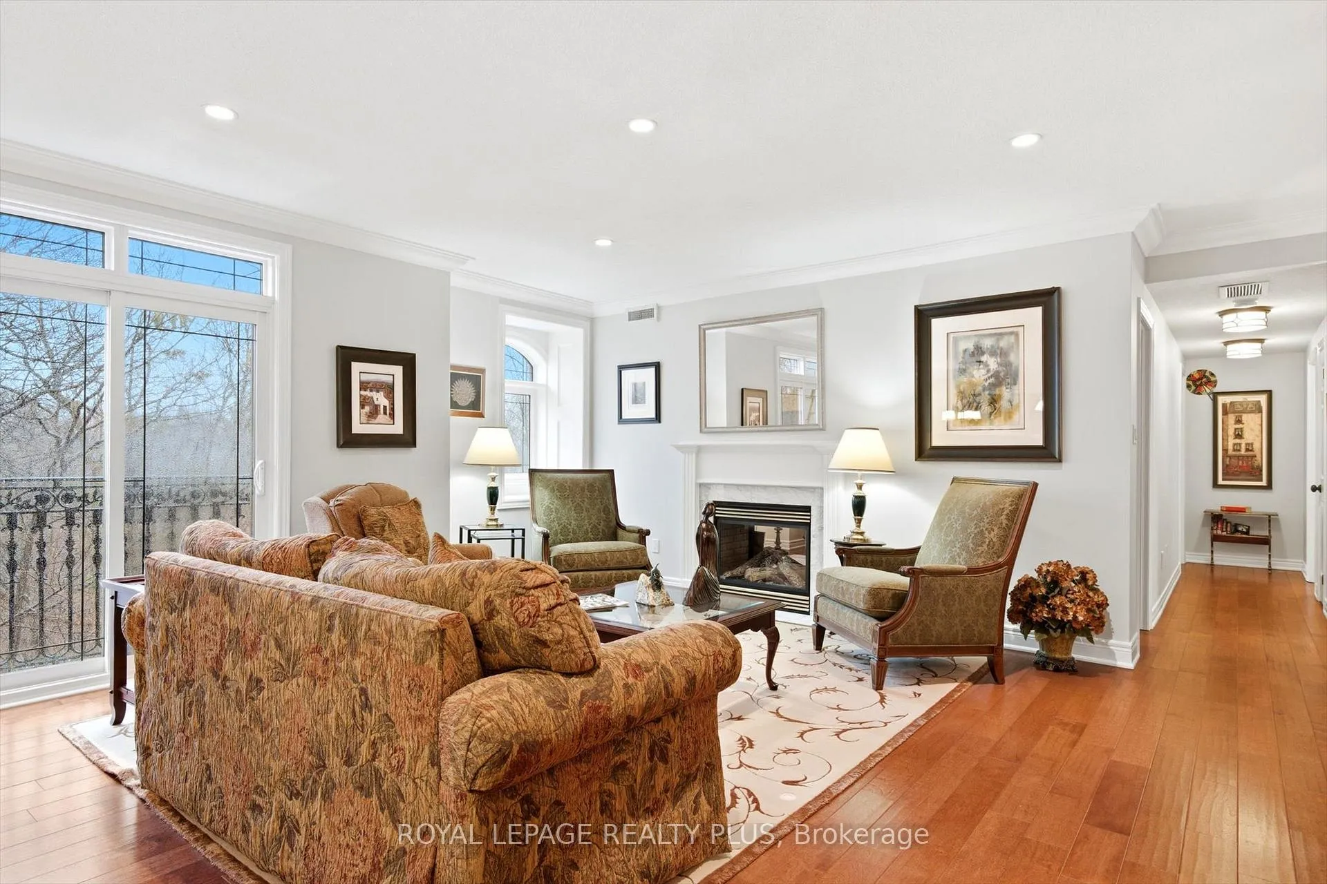Photo 7 of Unit 305, 390 Upper Middle Road E, Oakville, Falgarwood — HOMEH