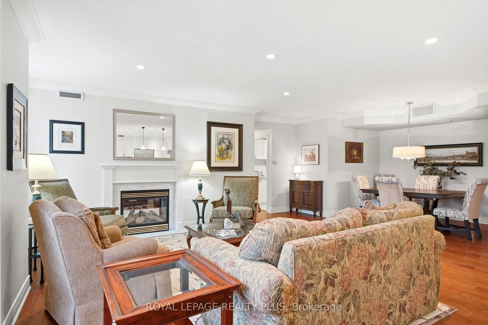 Photo 8 of Unit 305, 390 Upper Middle Road E, Oakville, Falgarwood — HOMEH