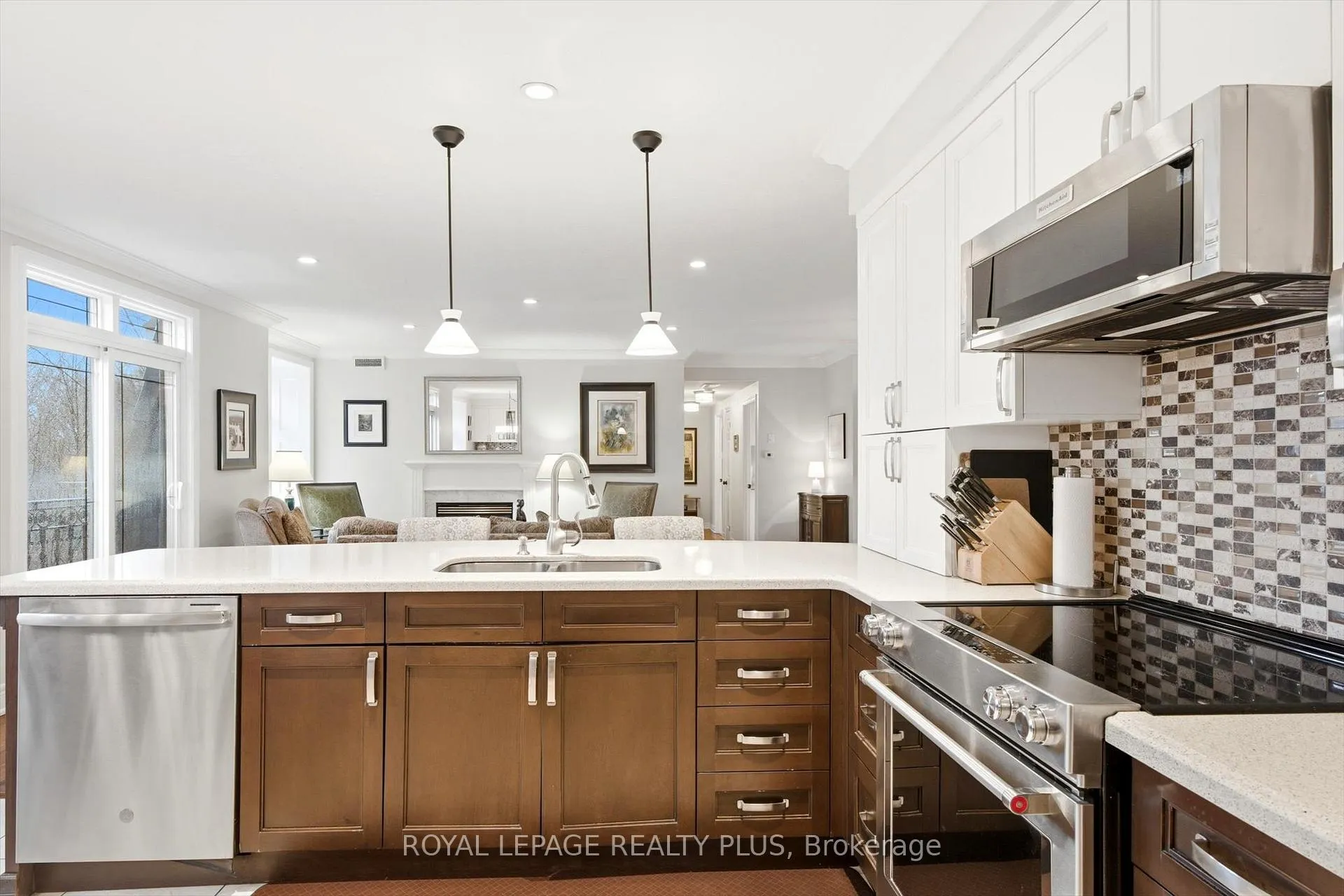 Photo 12 of Unit 305, 390 Upper Middle Road E, Oakville, Falgarwood — HOMEH