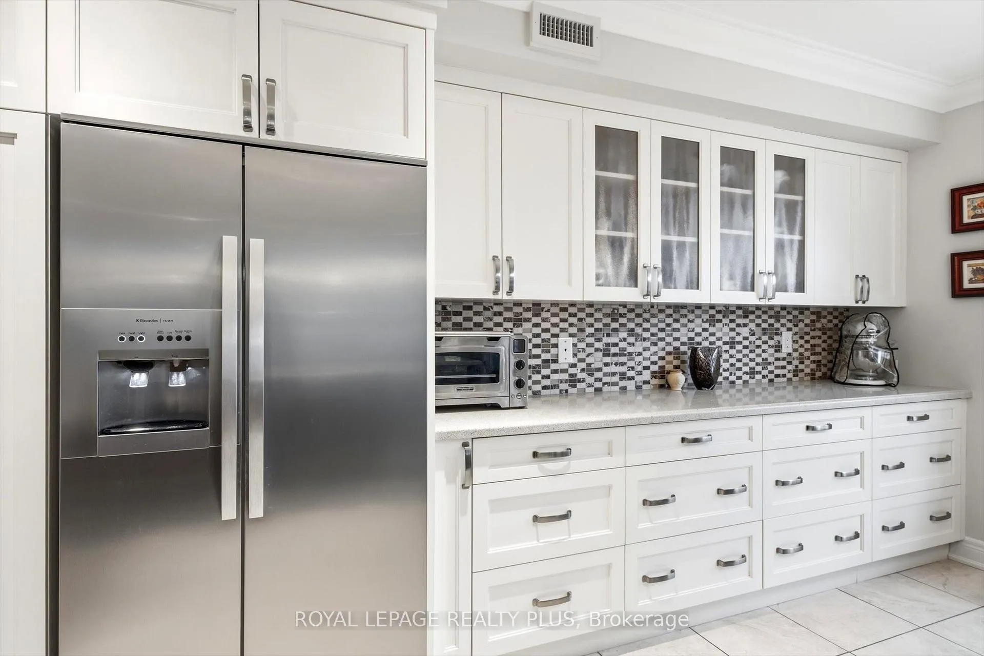 Photo 13 of Unit 305, 390 Upper Middle Road E, Oakville, Falgarwood — HOMEH