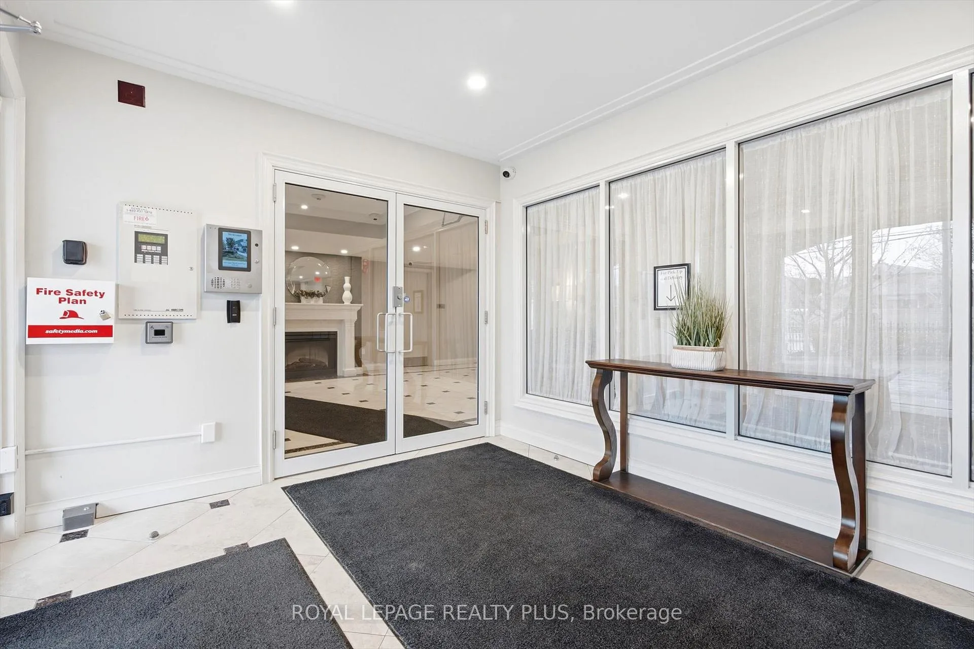 Photo 32 of Unit 305, 390 Upper Middle Road E, Oakville, Falgarwood — HOMEH