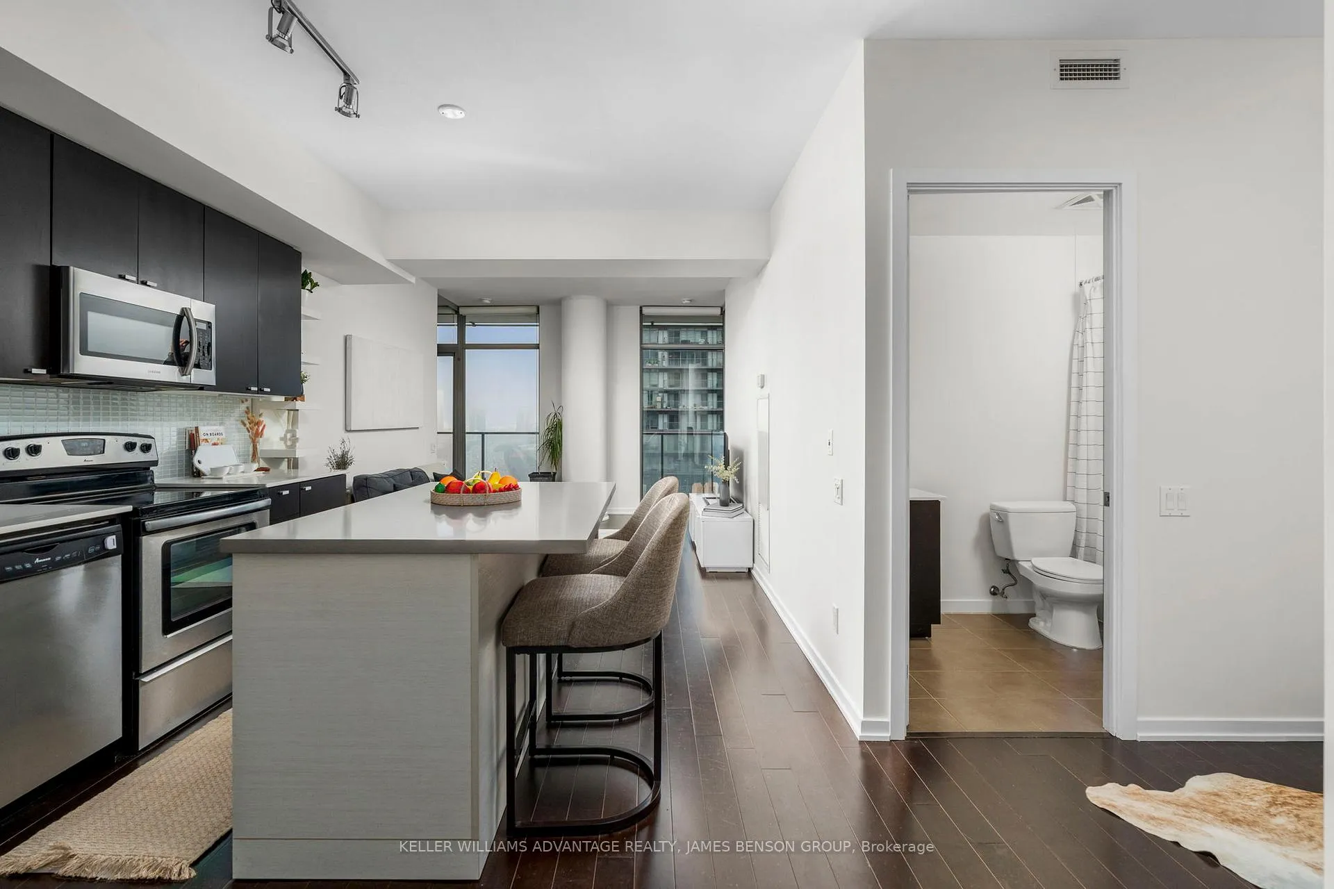 Photo 4 of Unit 2206, 103 The Queensway, Toronto, High Park-Swansea — HOMEH