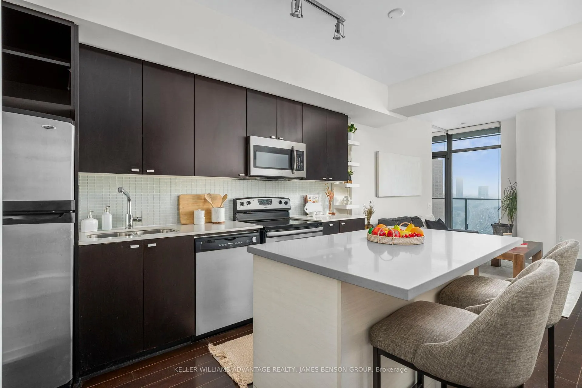 Photo 6 of Unit 2206, 103 The Queensway, Toronto, High Park-Swansea — HOMEH