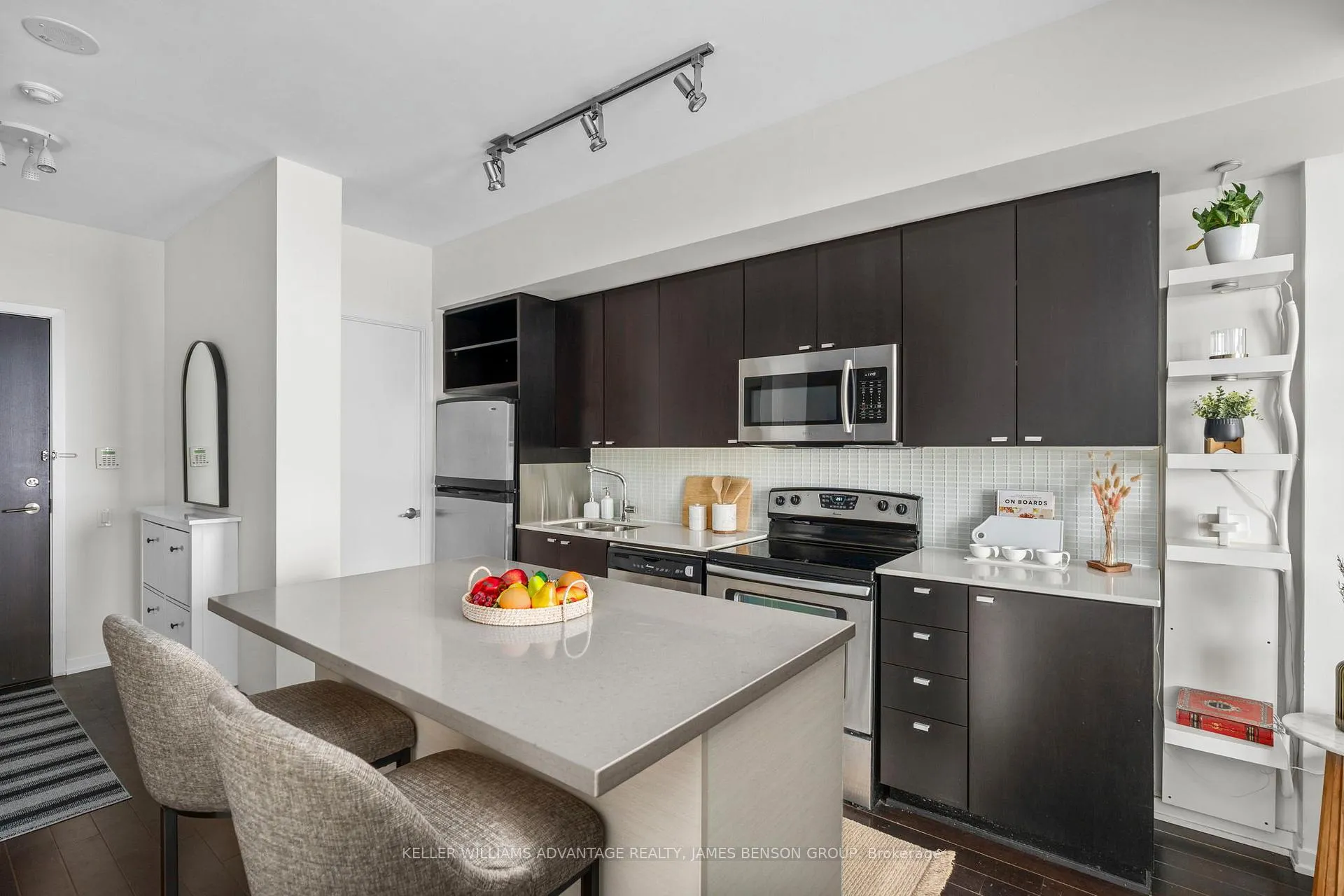 Photo 8 of Unit 2206, 103 The Queensway, Toronto, High Park-Swansea — HOMEH