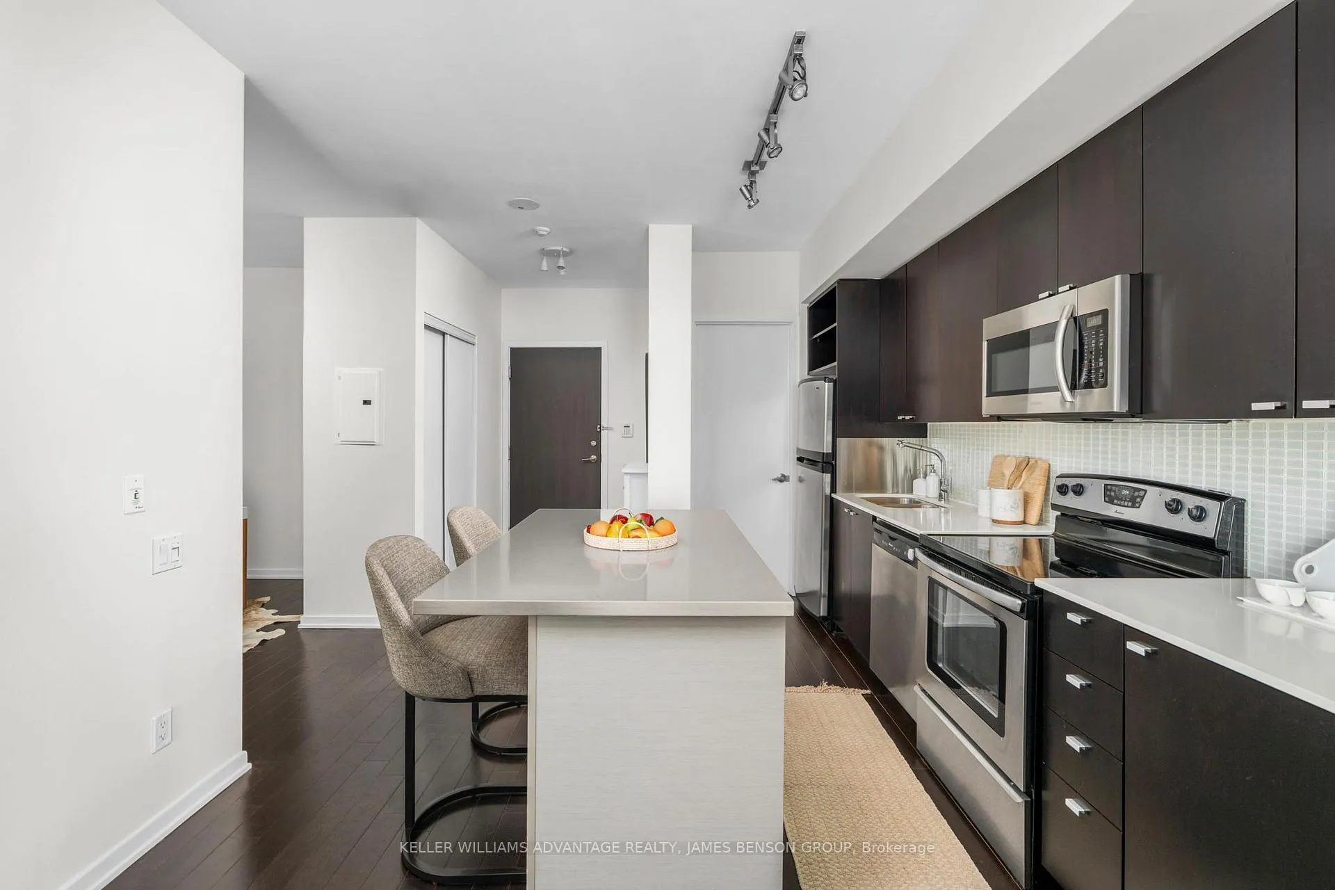 Photo 9 of Unit 2206, 103 The Queensway, Toronto, High Park-Swansea — HOMEH