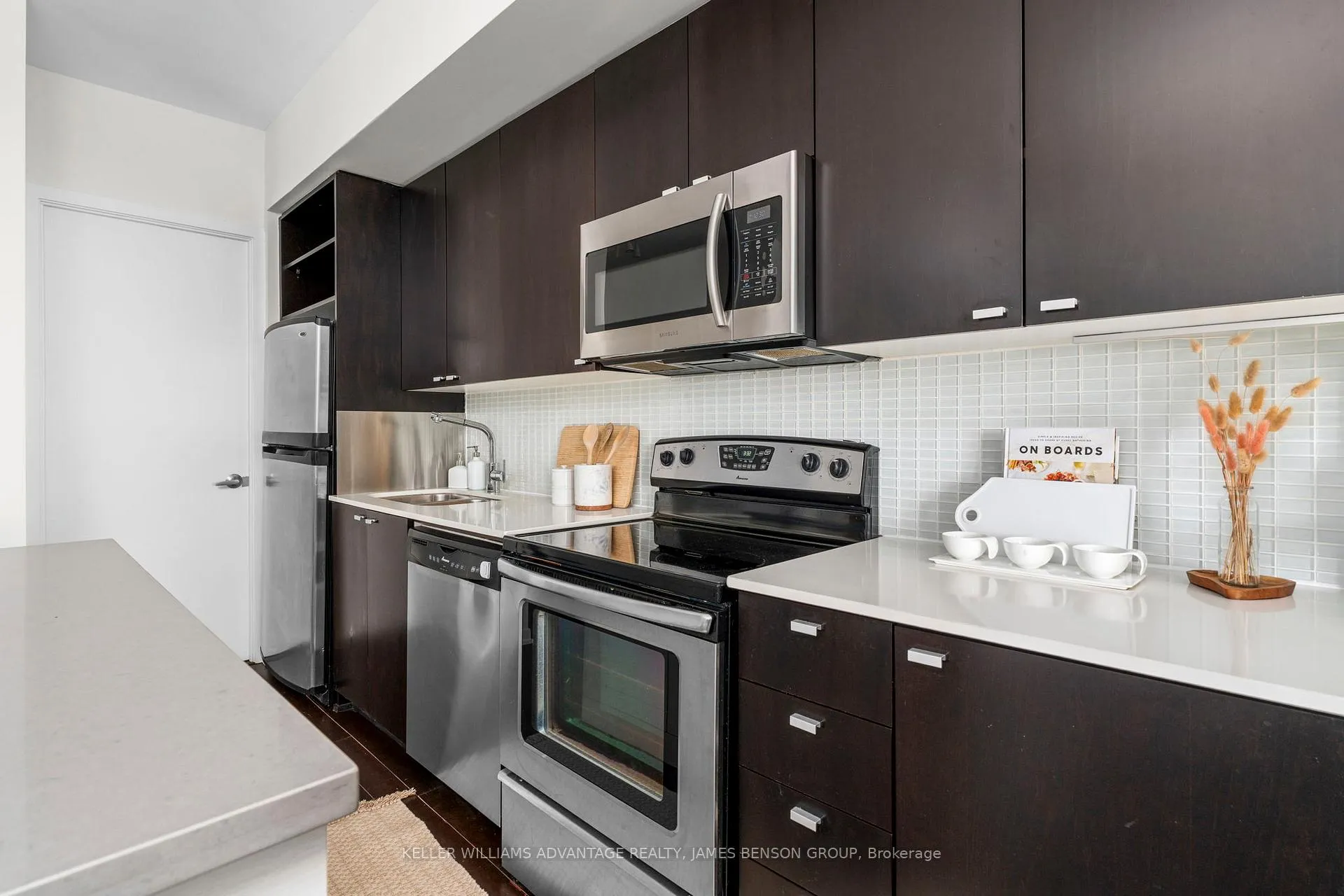 Photo 10 of Unit 2206, 103 The Queensway, Toronto, High Park-Swansea — HOMEH