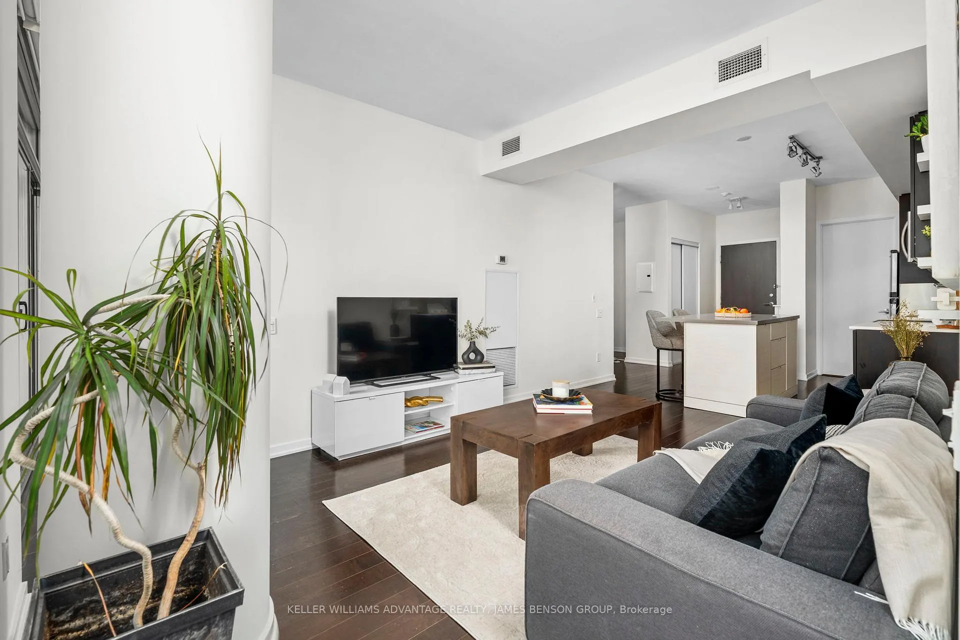 Photo 15 of Unit 2206, 103 The Queensway, Toronto, High Park-Swansea — HOMEH