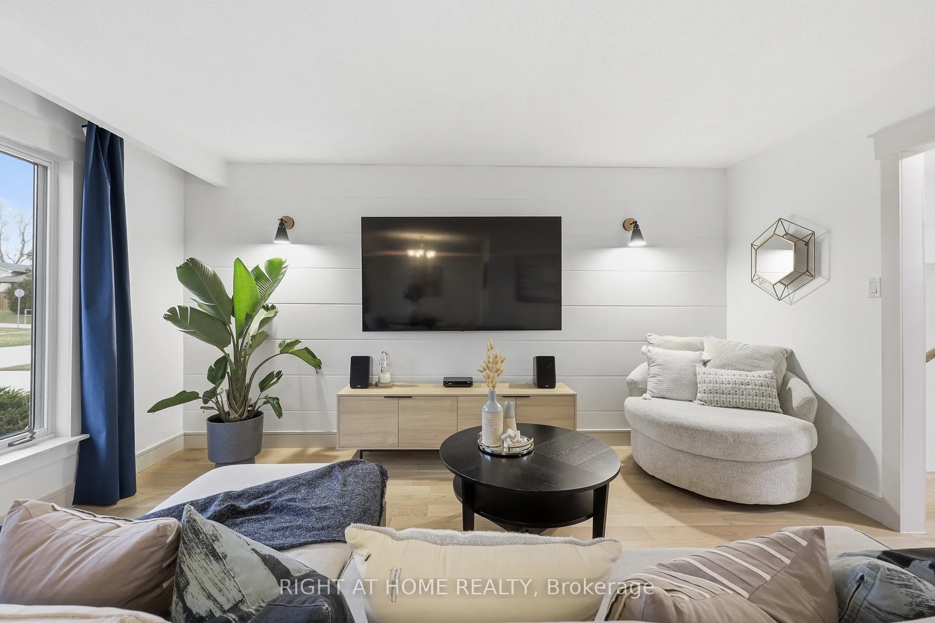 Photo 8 of 50 Boulding Avenue, Hamilton, Waterdown — HOMEH