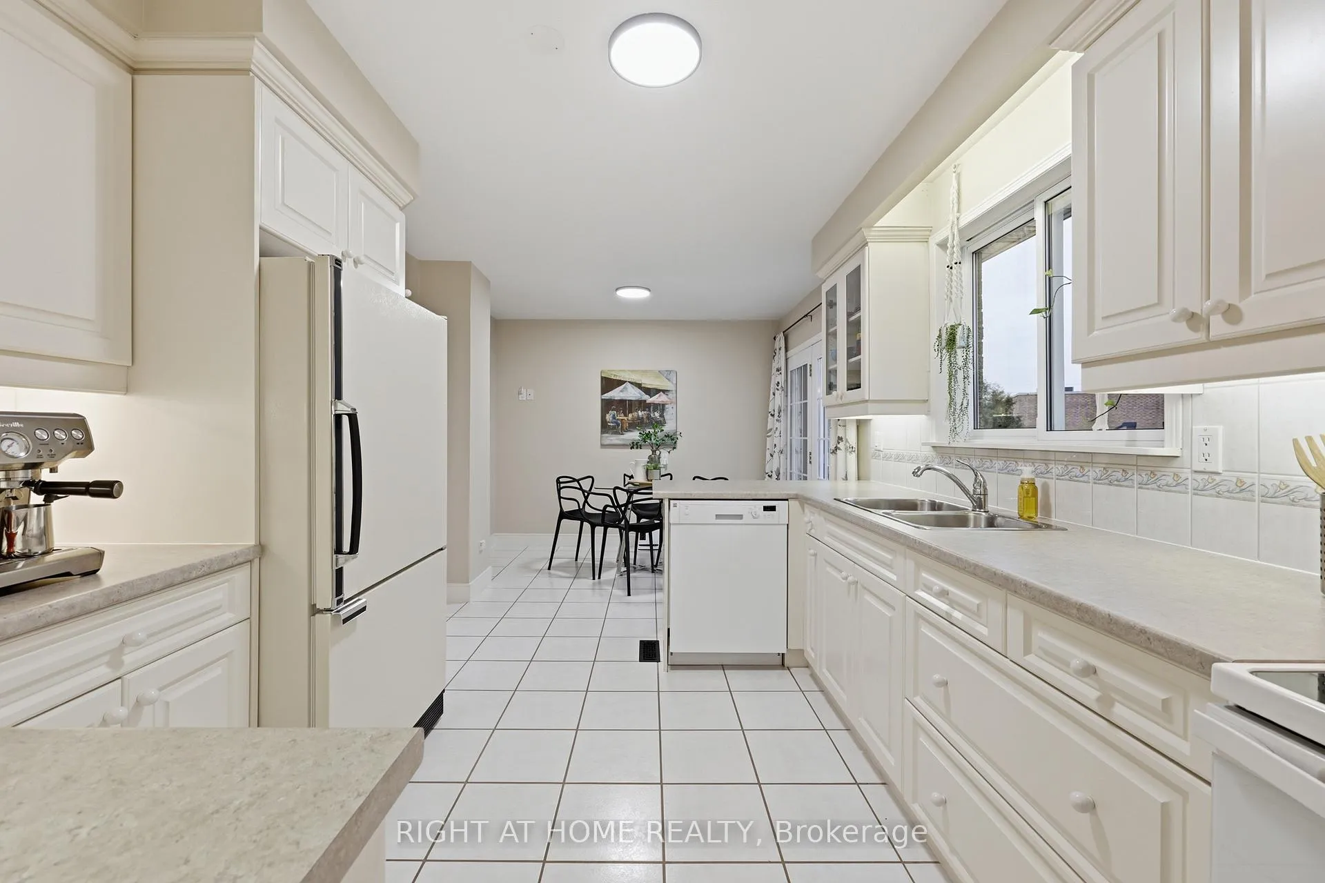 Photo 10 of 50 Boulding Avenue, Hamilton, Waterdown — HOMEH