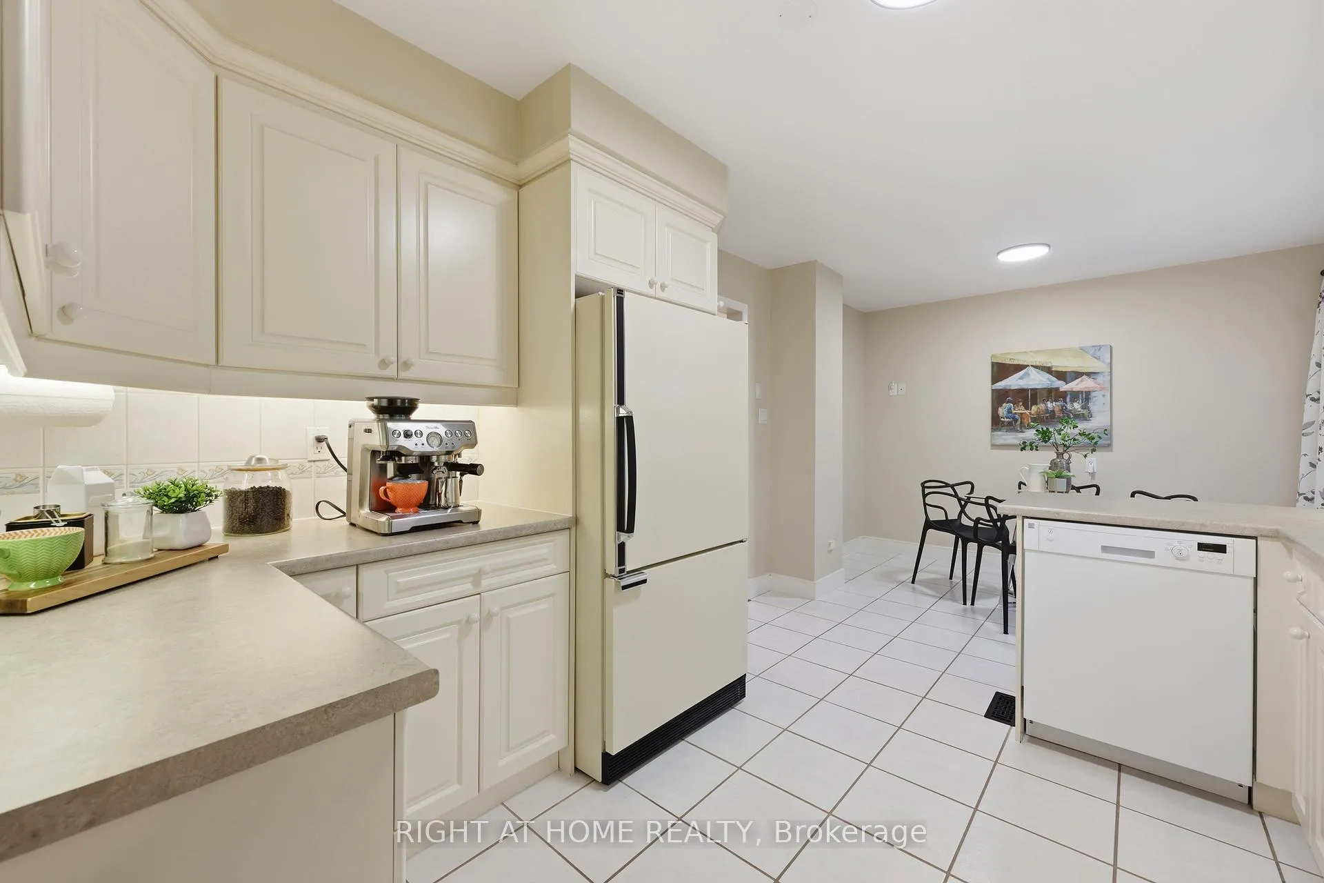 Photo 11 of 50 Boulding Avenue, Hamilton, Waterdown — HOMEH