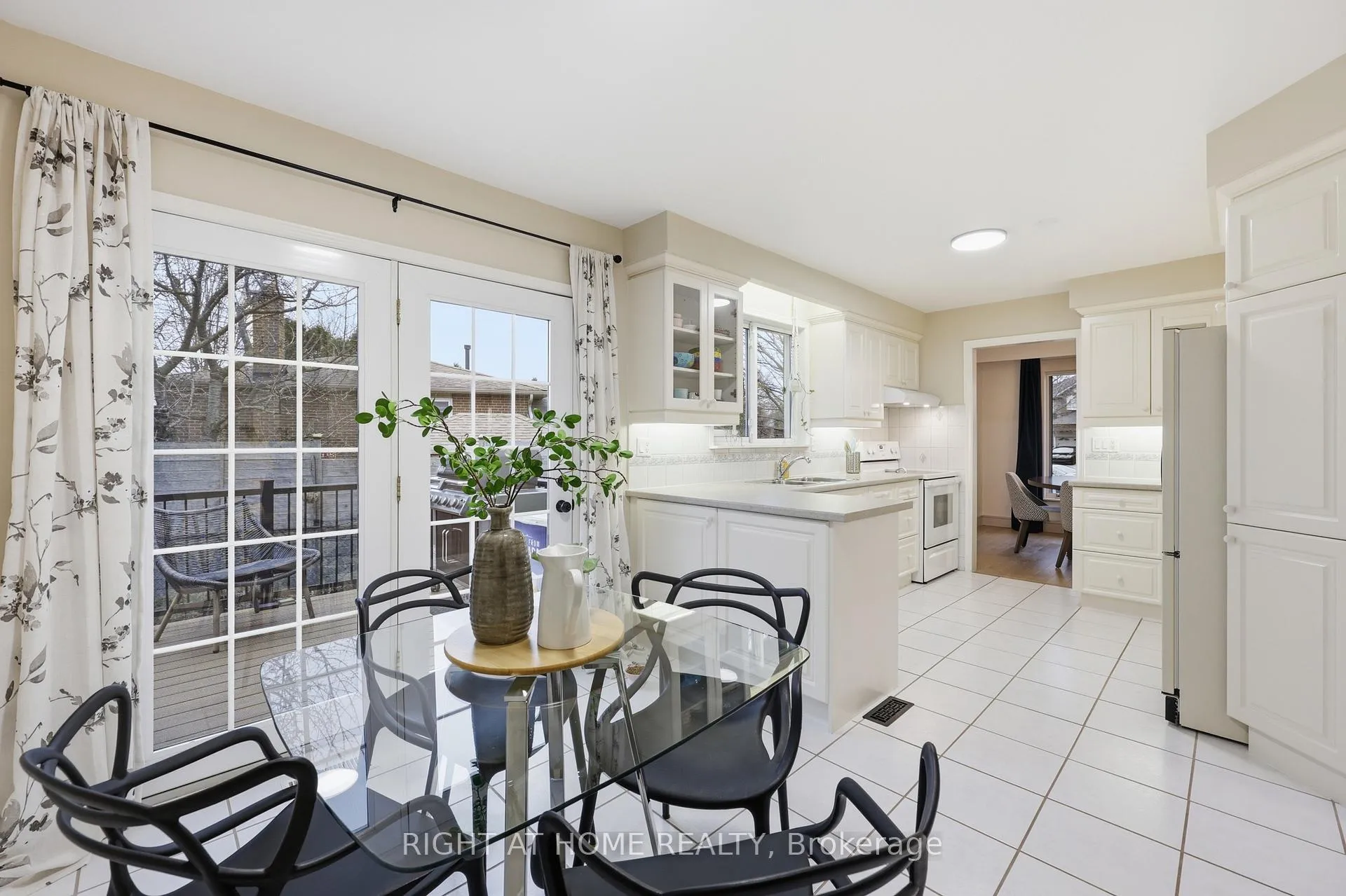 Photo 13 of 50 Boulding Avenue, Hamilton, Waterdown — HOMEH