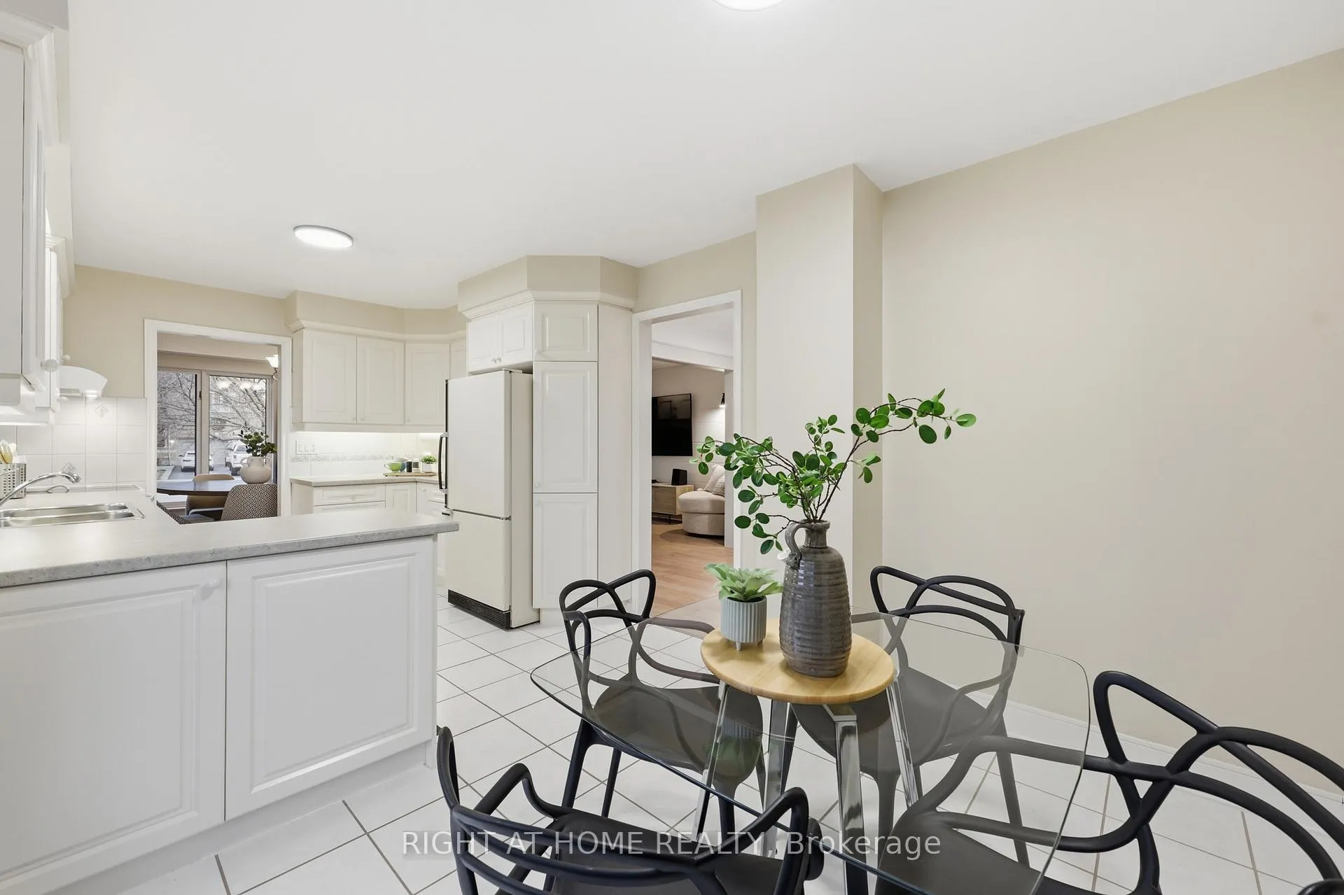 Photo 14 of 50 Boulding Avenue, Hamilton, Waterdown — HOMEH