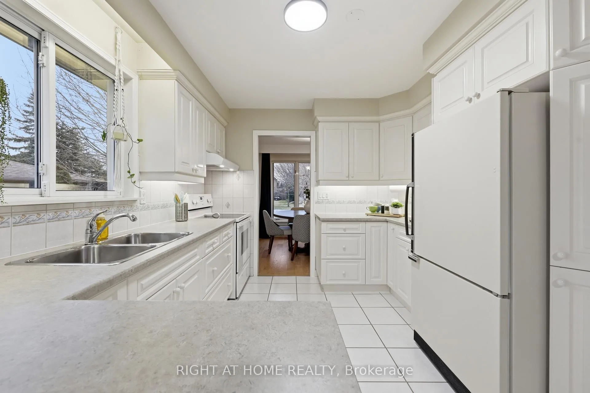 Photo 15 of 50 Boulding Avenue, Hamilton, Waterdown — HOMEH