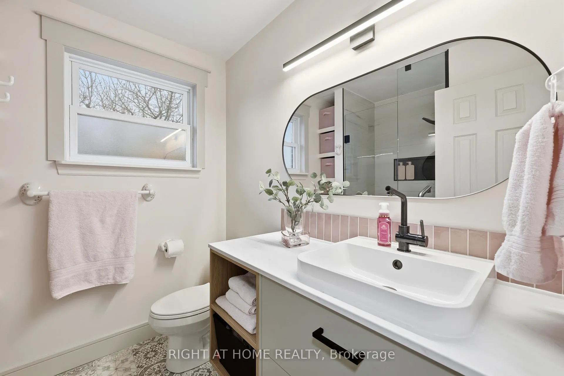 Photo 18 of 50 Boulding Avenue, Hamilton, Waterdown — HOMEH
