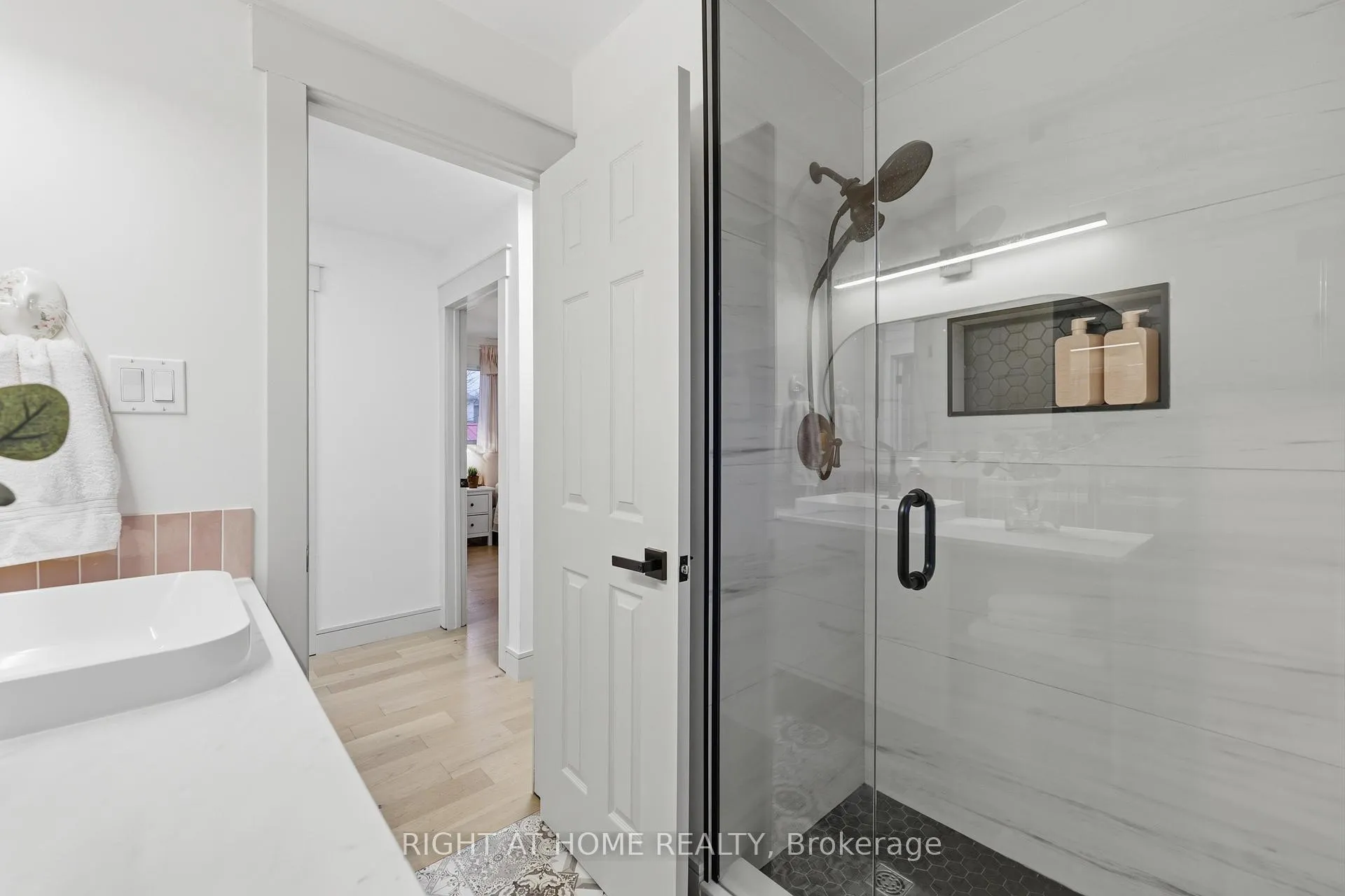 Photo 19 of 50 Boulding Avenue, Hamilton, Waterdown — HOMEH