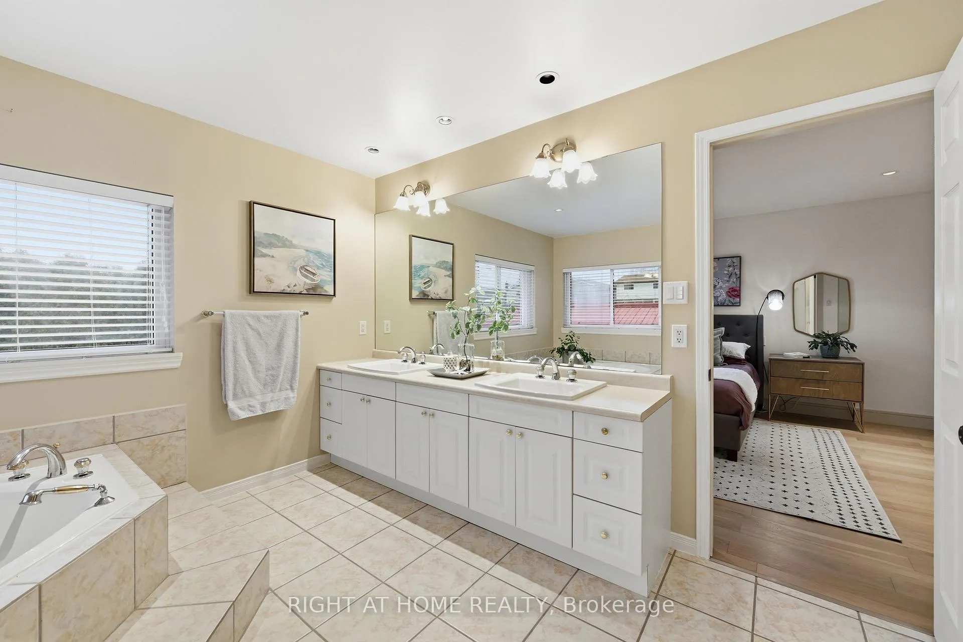 Photo 23 of 50 Boulding Avenue, Hamilton, Waterdown — HOMEH
