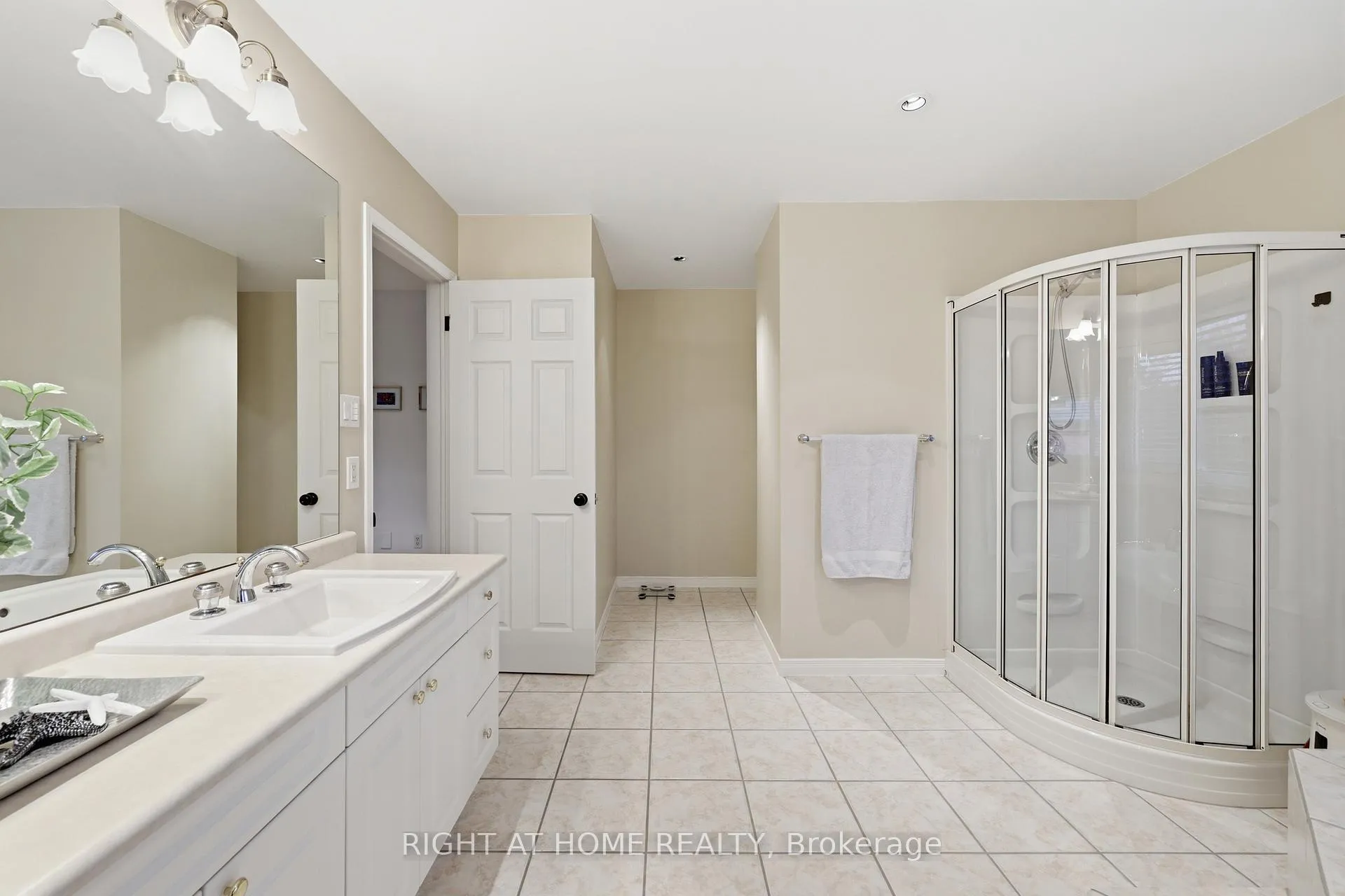 Photo 24 of 50 Boulding Avenue, Hamilton, Waterdown — HOMEH