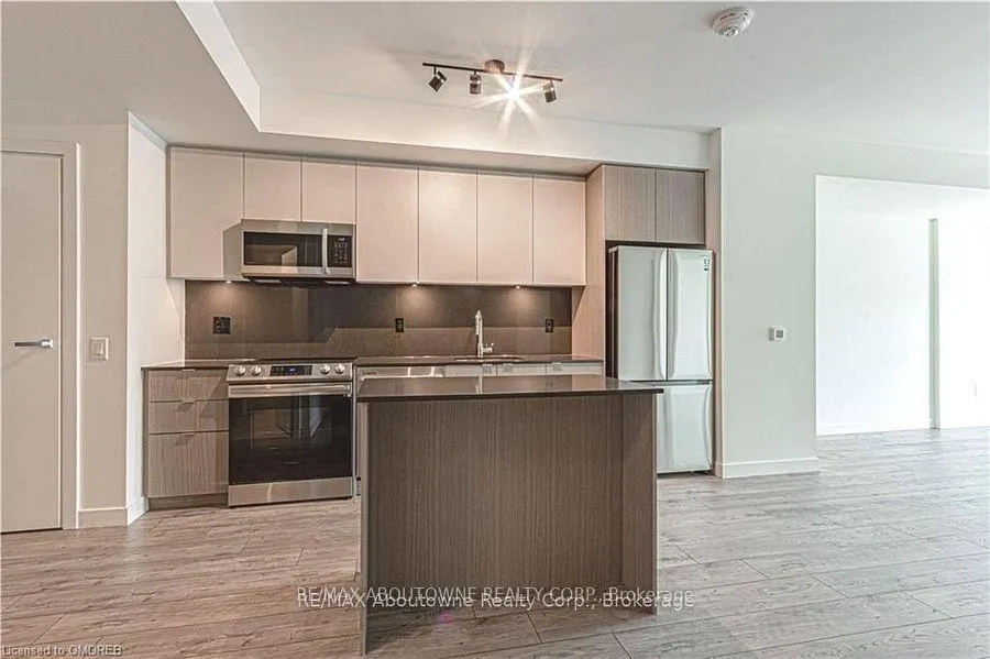 Photo 5 of Unit B0822, 133 Bronte Road, Oakville, Bronte — HOMEH