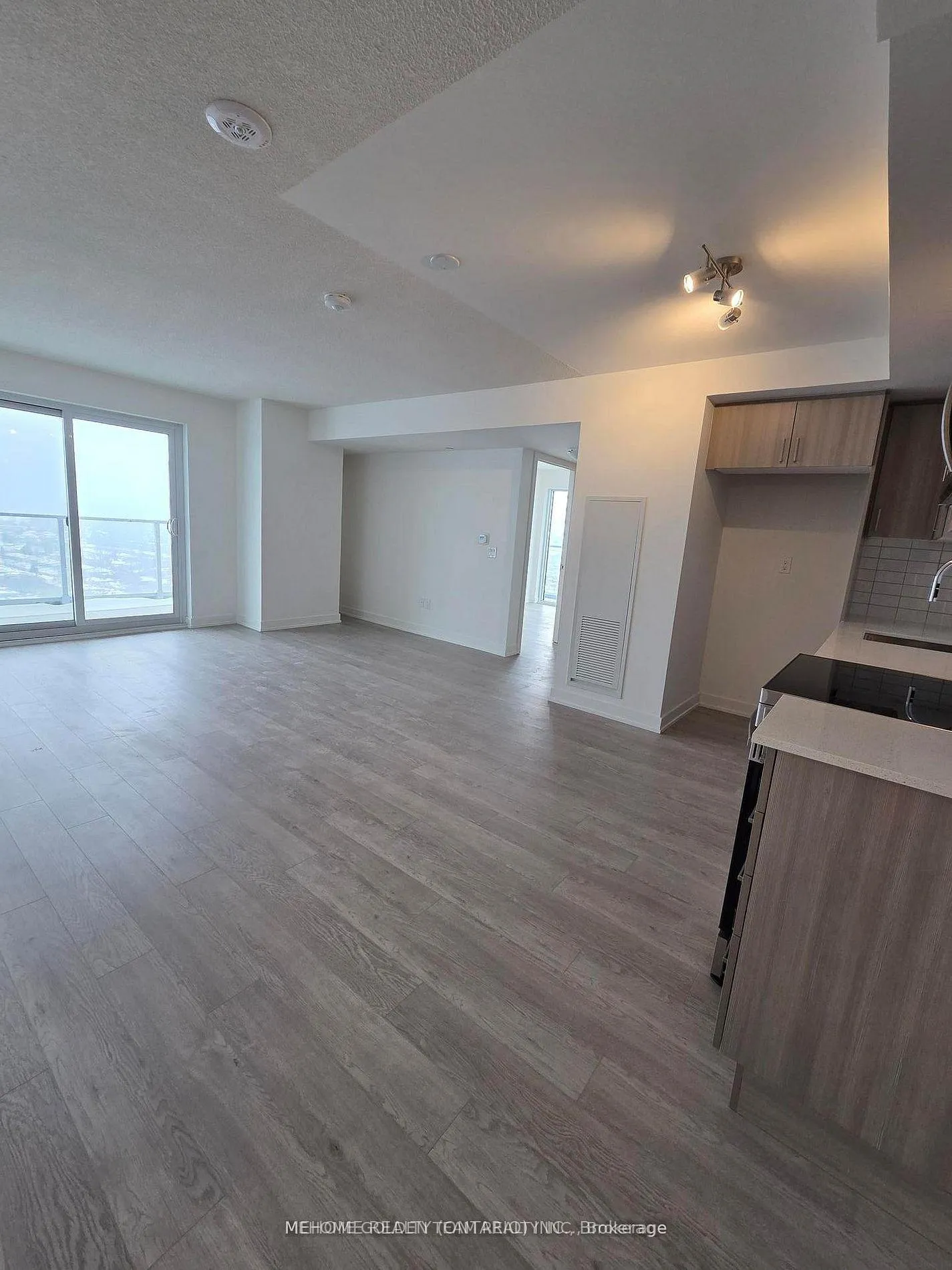 Photo 5 of Unit 1808, 1010 Sandy Beach Road, Pickering, Bay Ridges — HOMEH