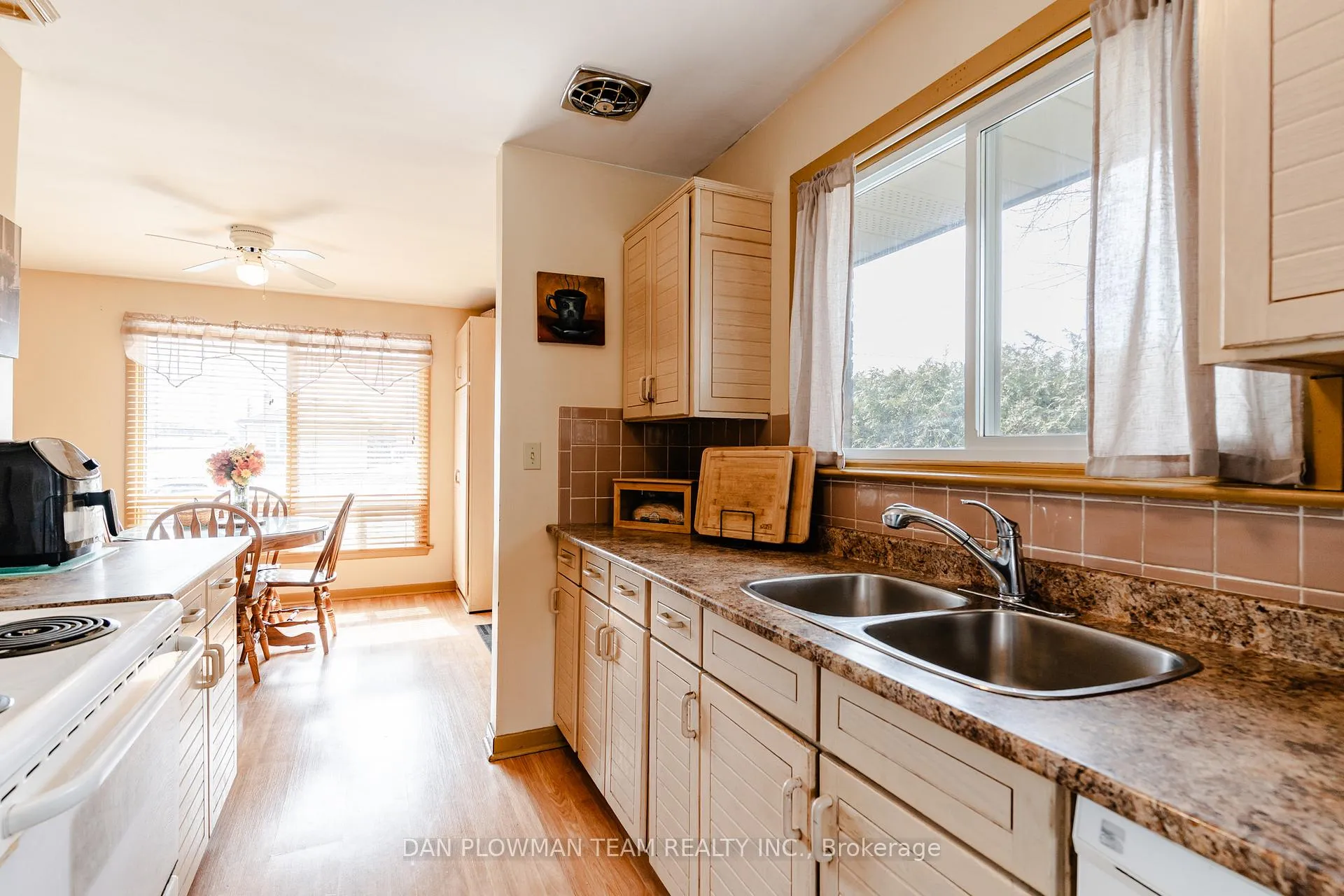 Photo 9 of 742 Chesterton Avenue, Oshawa, Donevan — HOMEH