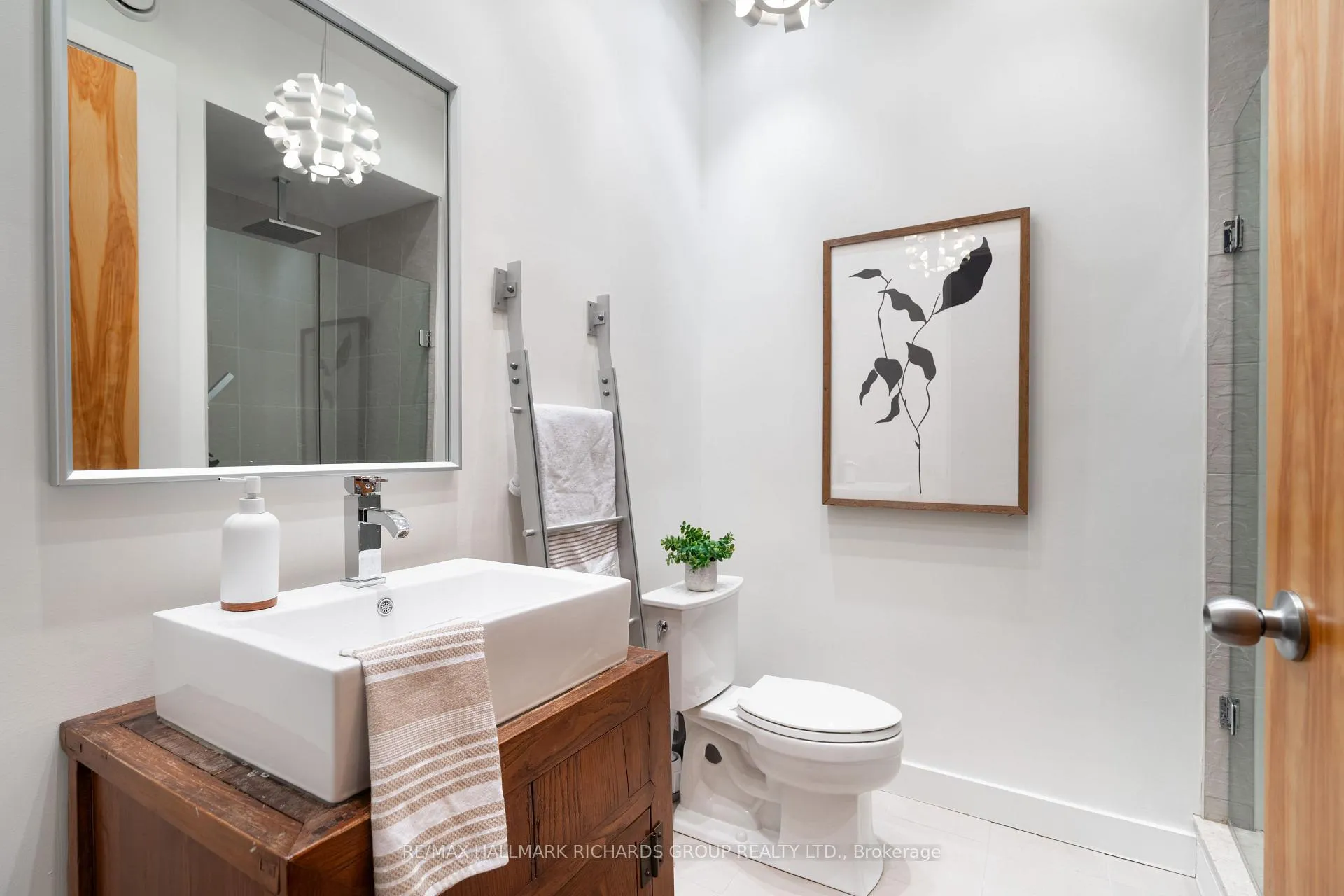 Photo 3 of Unit 942, 155 Dalhousie Street, Toronto, Church-Yonge Corridor — HOMEH
