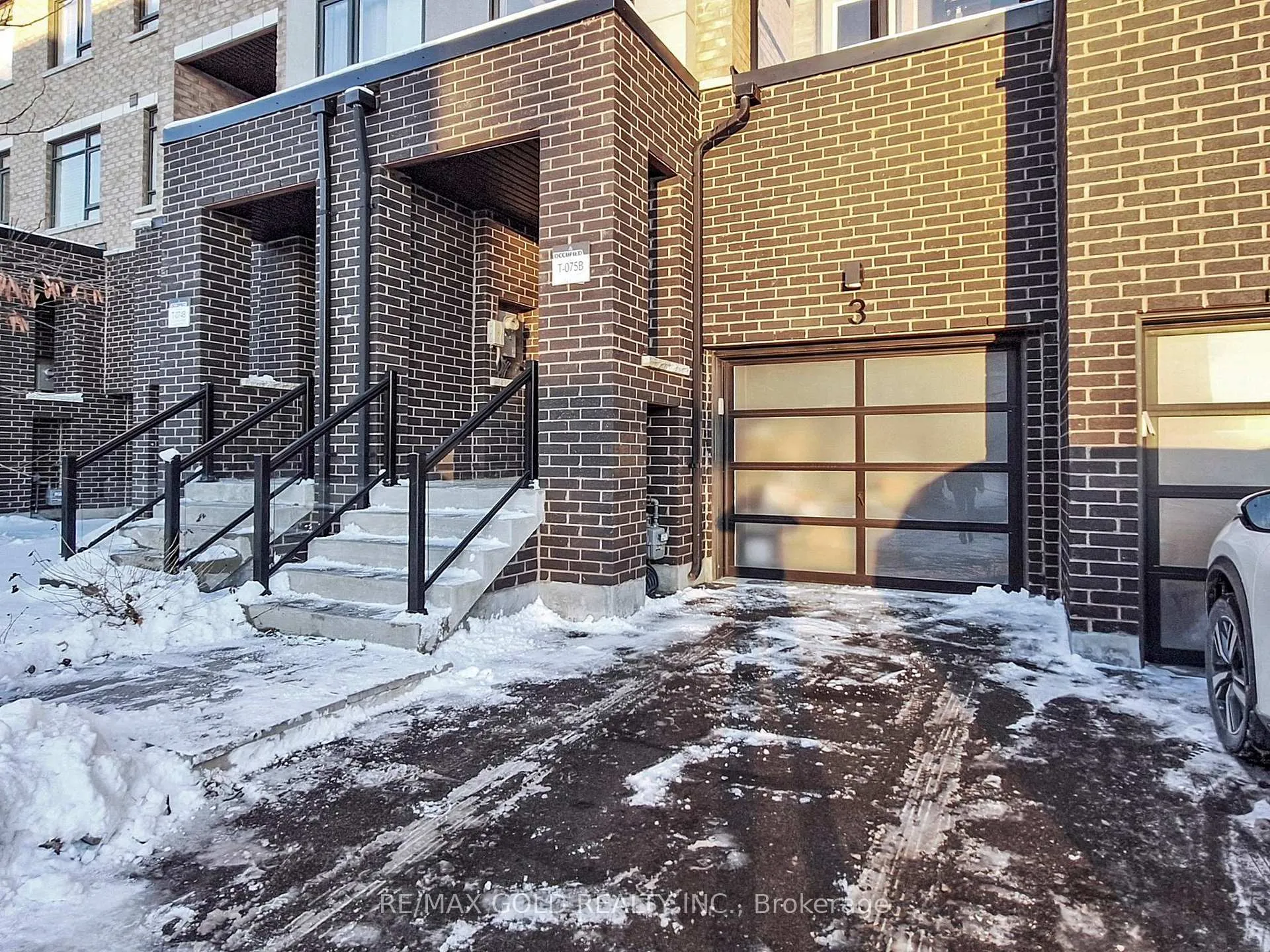 Photo 2 of 3 Glenngarry Crescent, Vaughan, Rural Vaughan — HOMEH
