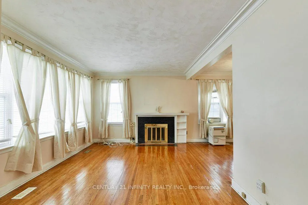 Photo 6 of 1181 Valley Drive, Oshawa, Lakeview — HOMEH