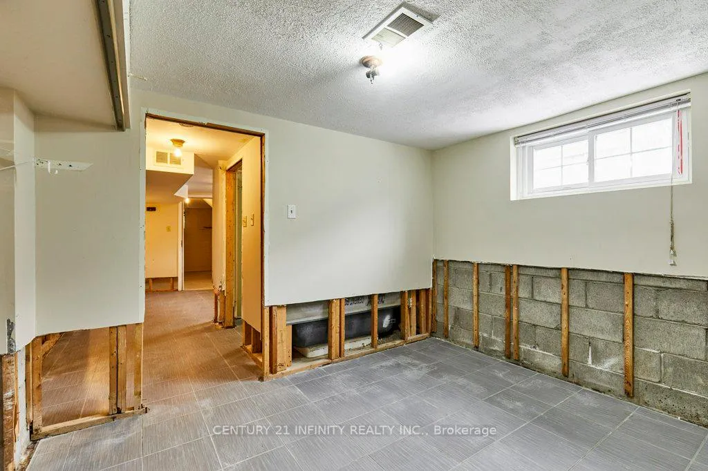 Photo 33 of 1181 Valley Drive, Oshawa, Lakeview — HOMEH