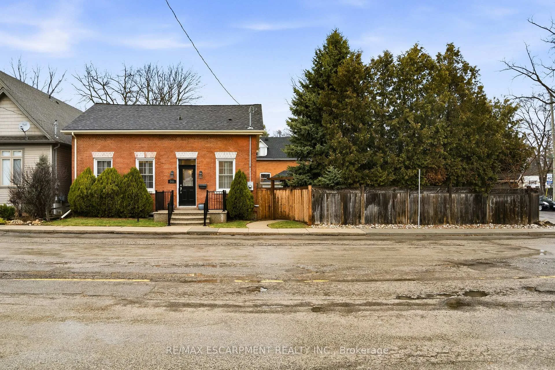 Photo 1 of 243 Hatt Street, Hamilton, Dundas — HOMEH