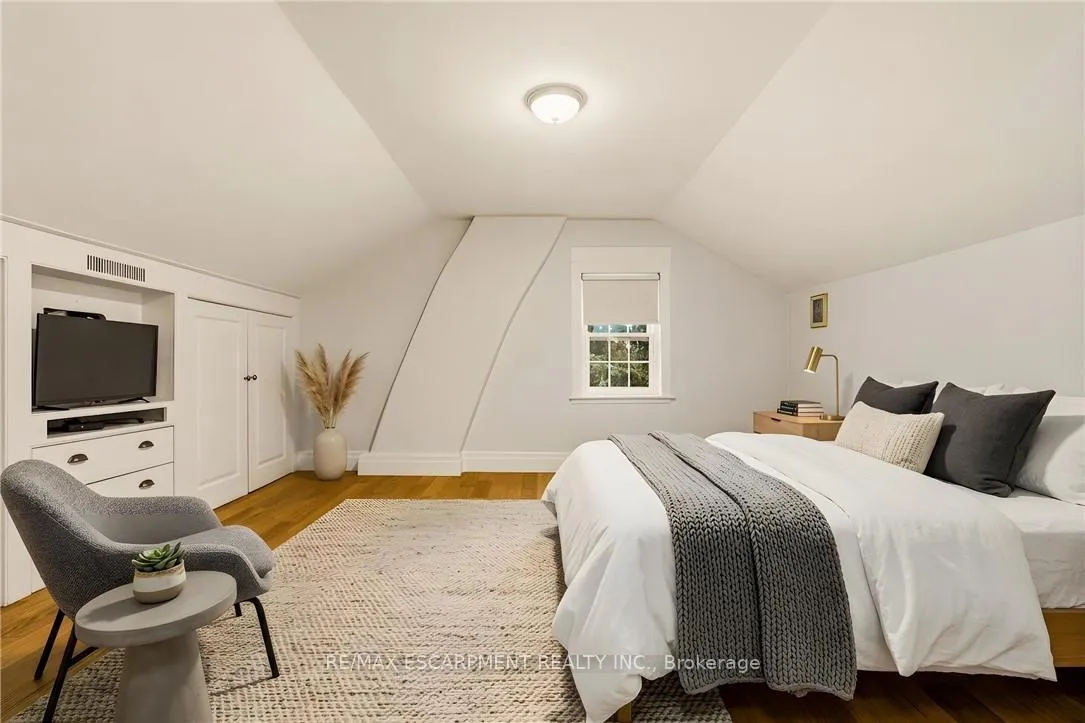 Photo 14 of 243 Hatt Street, Hamilton, Dundas — HOMEH
