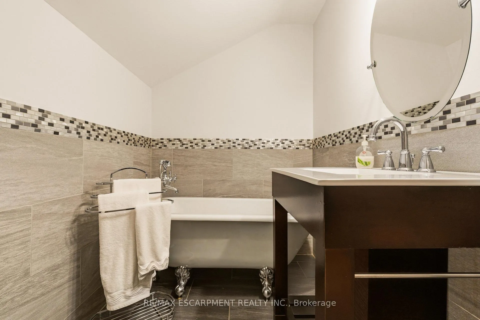 Photo 15 of 243 Hatt Street, Hamilton, Dundas — HOMEH