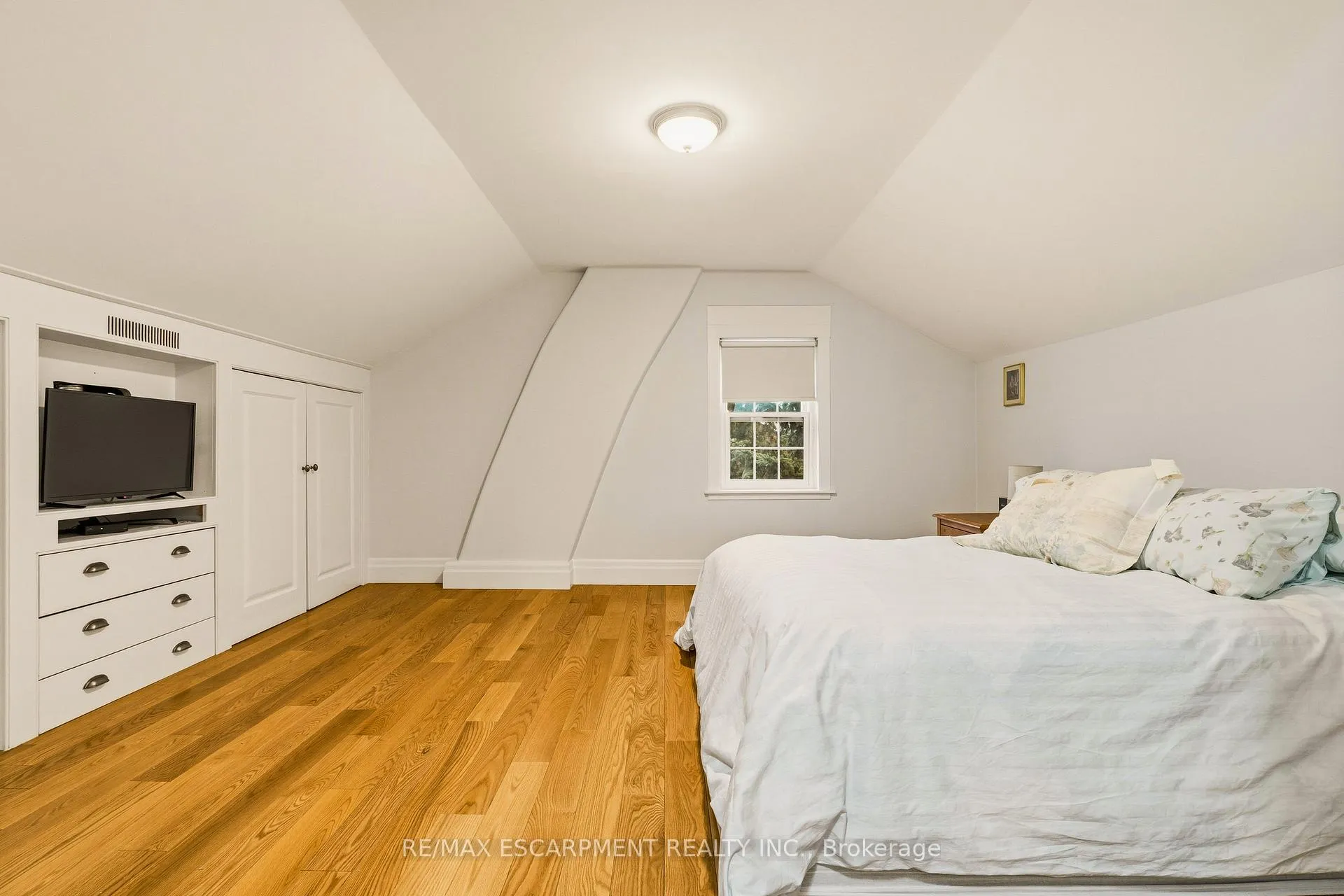 Photo 32 of 243 Hatt Street, Hamilton, Dundas — HOMEH