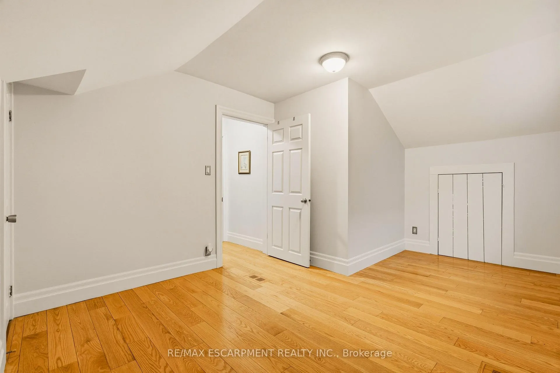 Photo 34 of 243 Hatt Street, Hamilton, Dundas — HOMEH