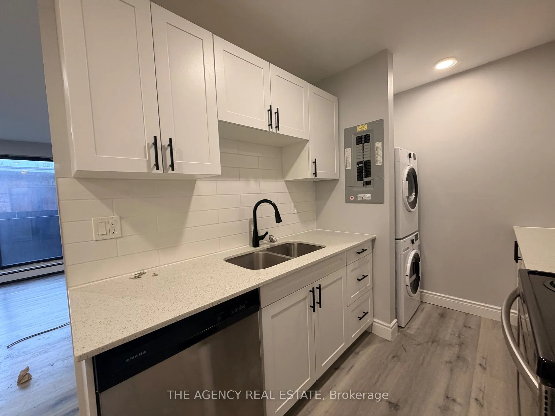 Photo 3 of 49 Taylor Avenue, Chatham-Kent, Chatham — HOMEH