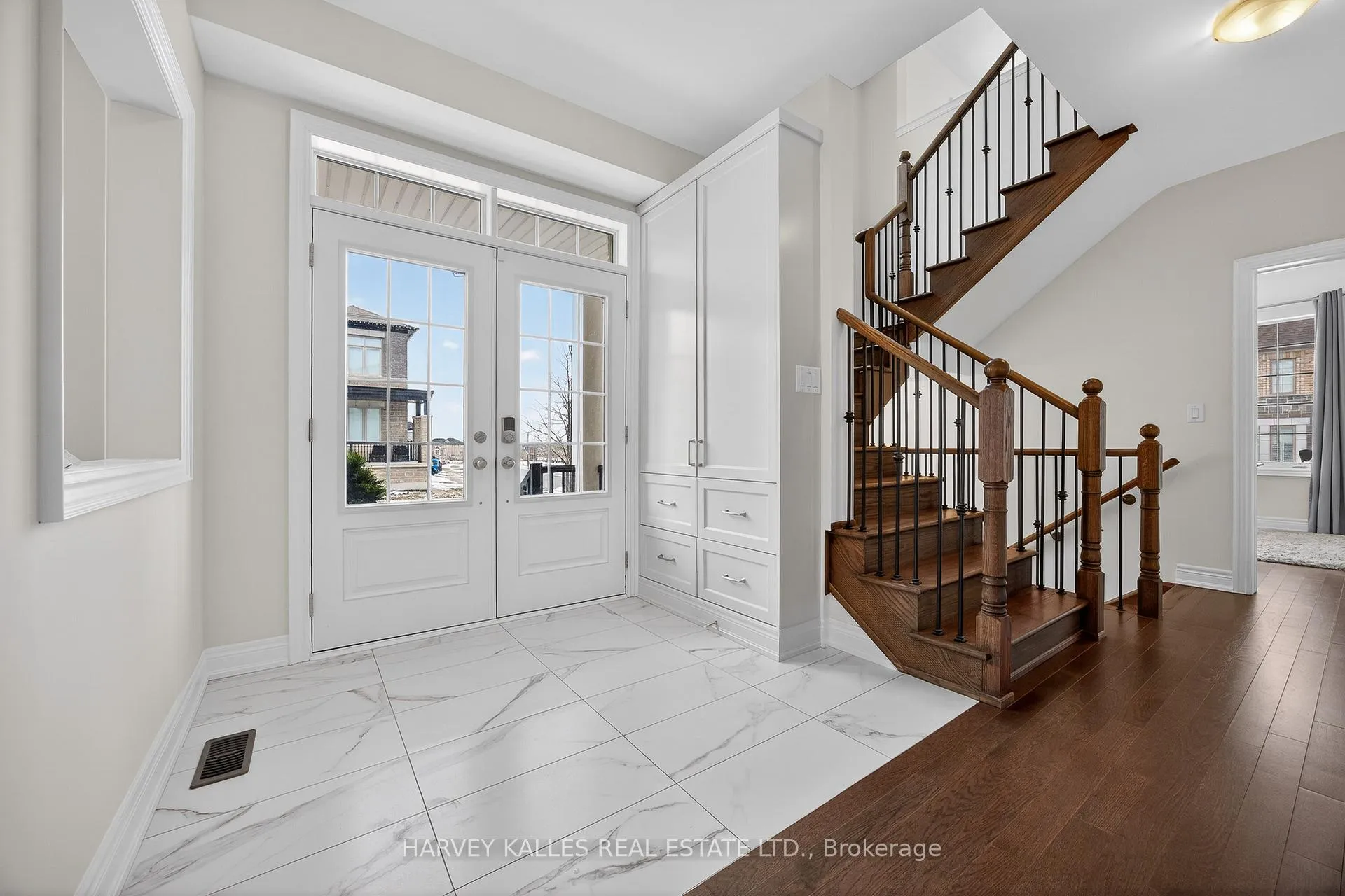 Photo 4 of 1002 Kingpeak Crescent, Pickering, Rural Pickering — HOMEH