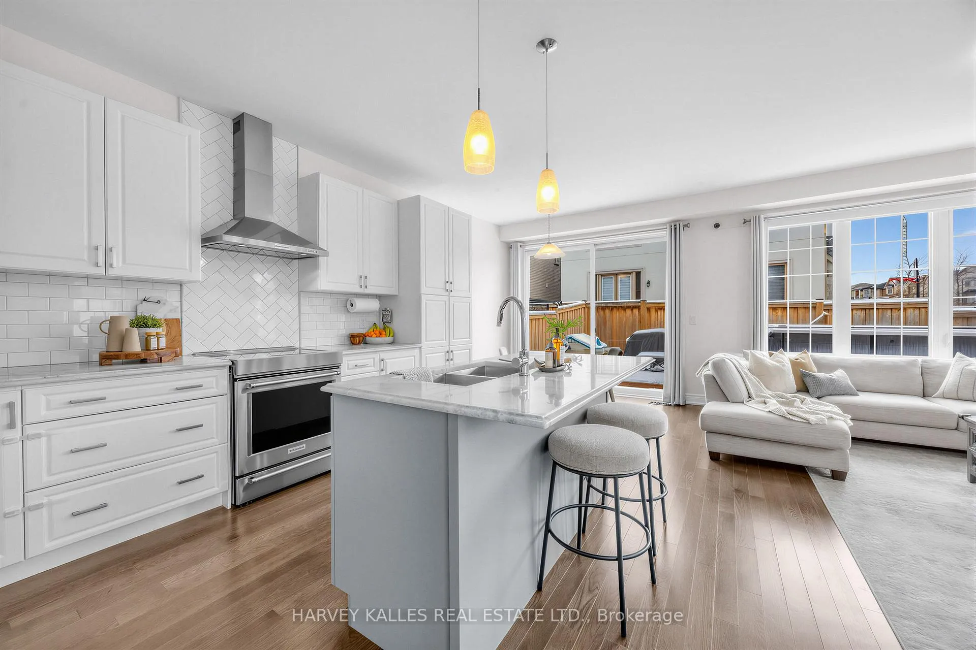 Photo 12 of 1002 Kingpeak Crescent, Pickering, Rural Pickering — HOMEH