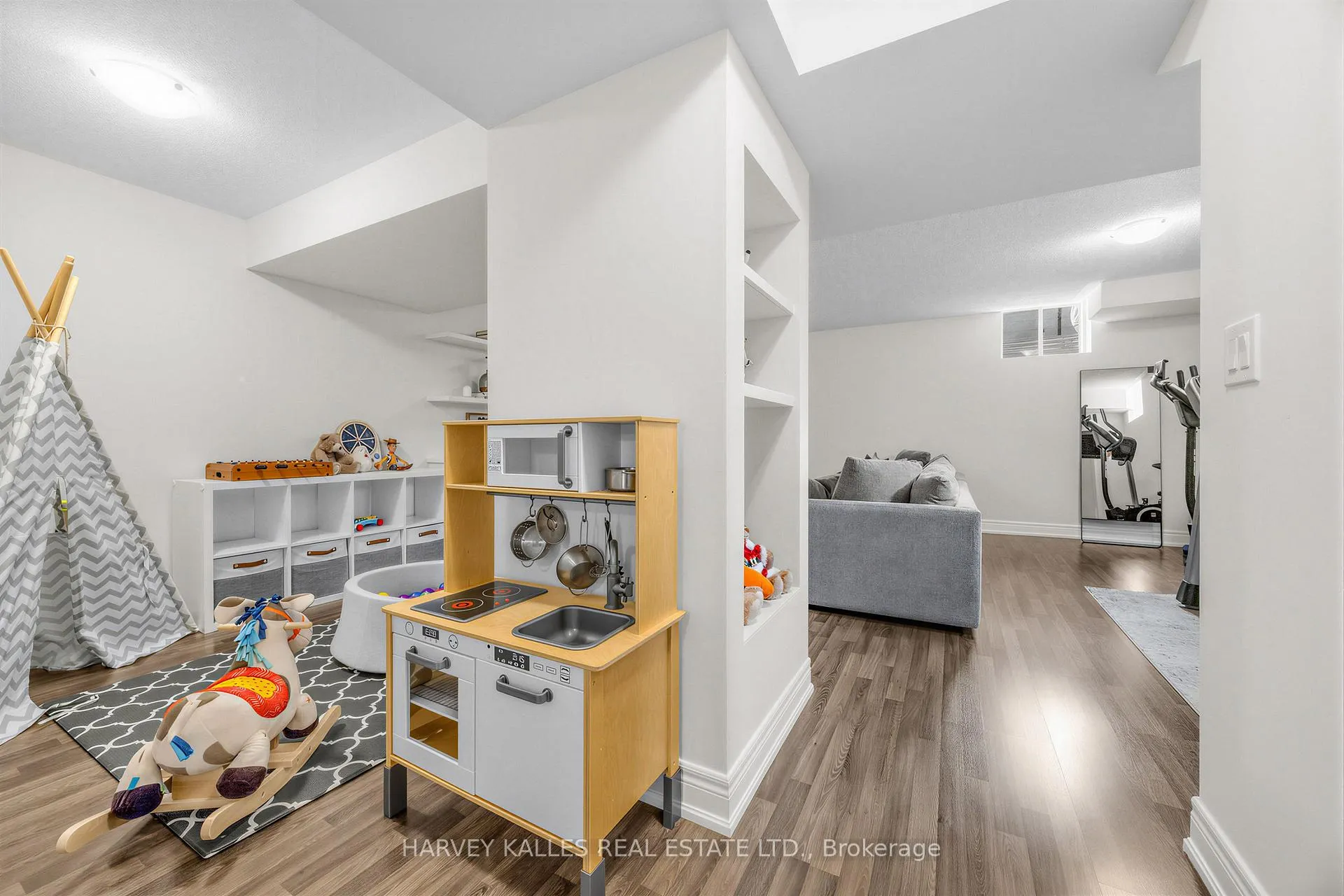 Photo 38 of 1002 Kingpeak Crescent, Pickering, Rural Pickering — HOMEH