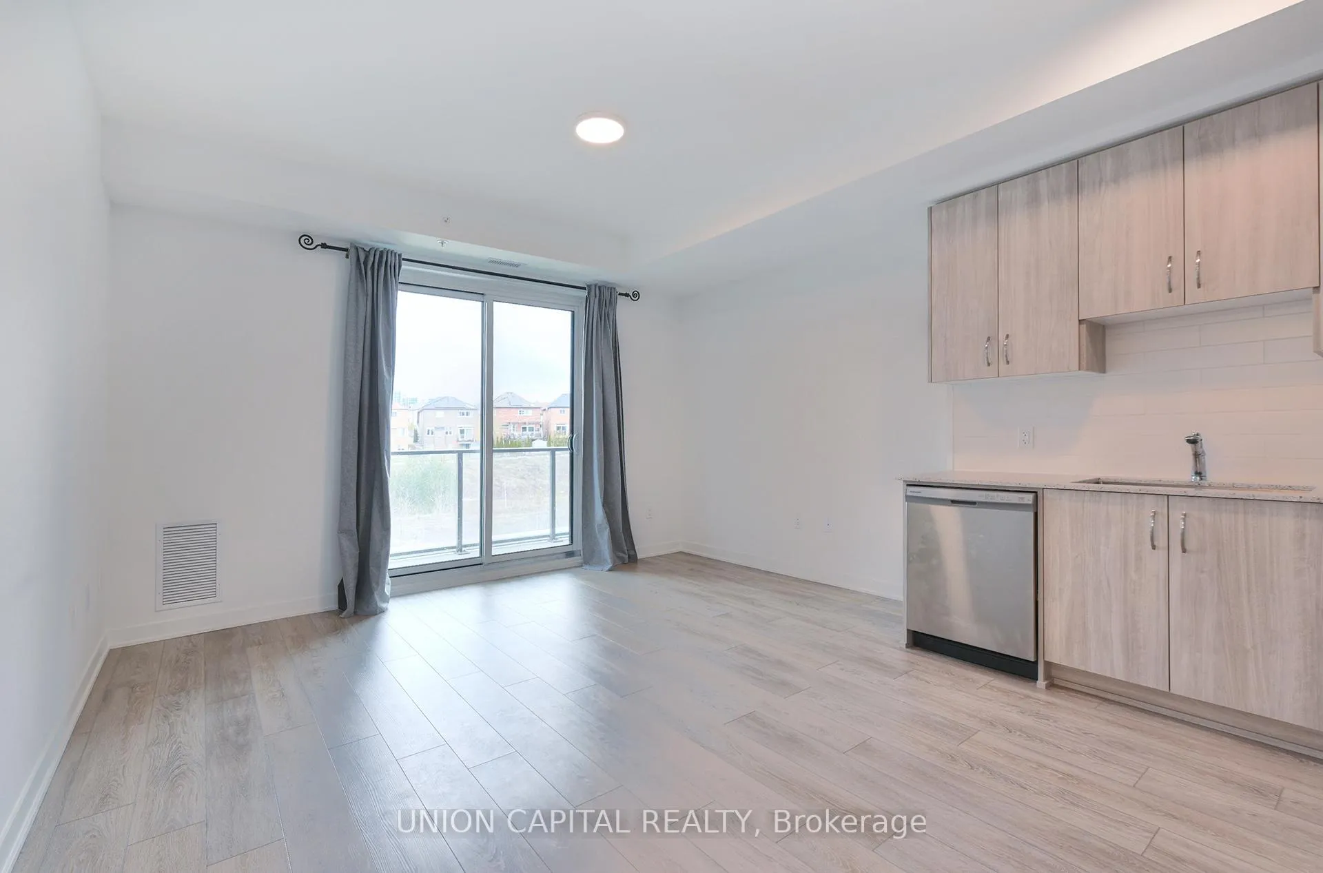 Photo 2 of Unit 209, 385 Arctic Red Drive, Oshawa, Windfields — HOMEH