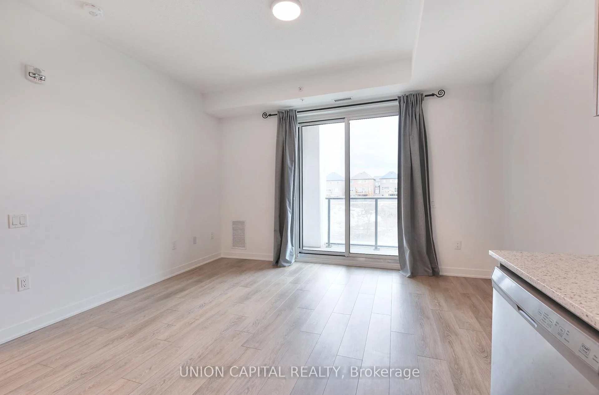 Photo 3 of Unit 209, 385 Arctic Red Drive, Oshawa, Windfields — HOMEH
