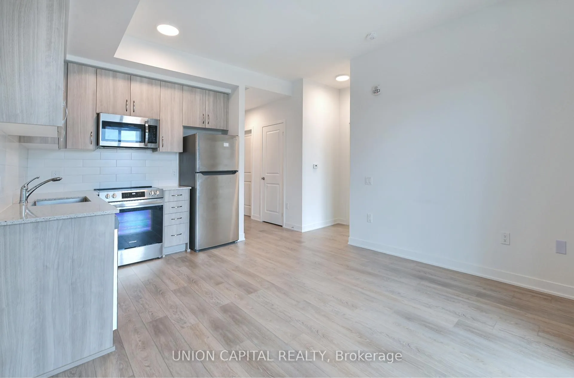 Photo 6 of Unit 209, 385 Arctic Red Drive, Oshawa, Windfields — HOMEH