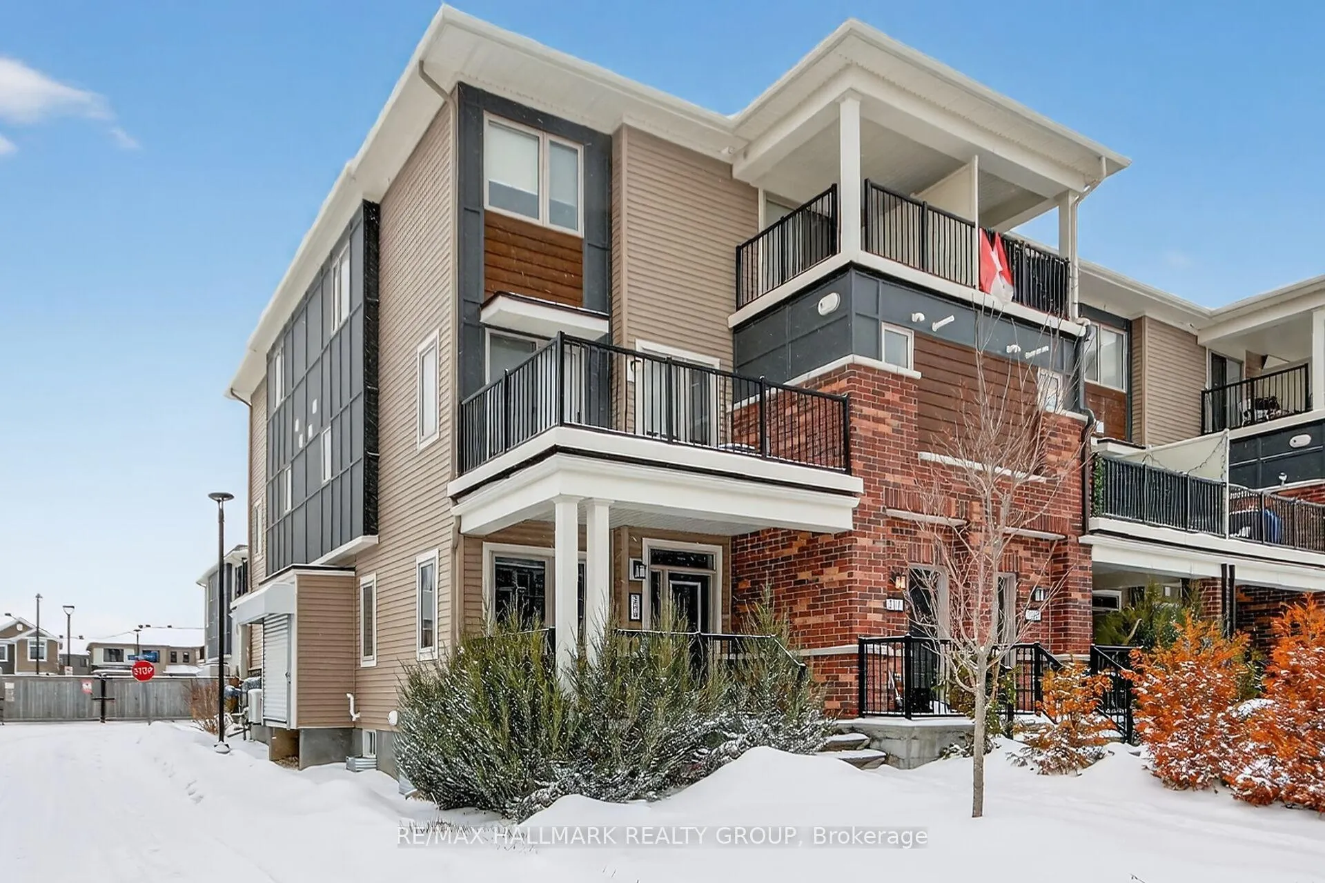 Photo 2 of 209 Lapland Private, Ottawa, Kanata - Emerald Meadows/Trailwest — HOMEH
