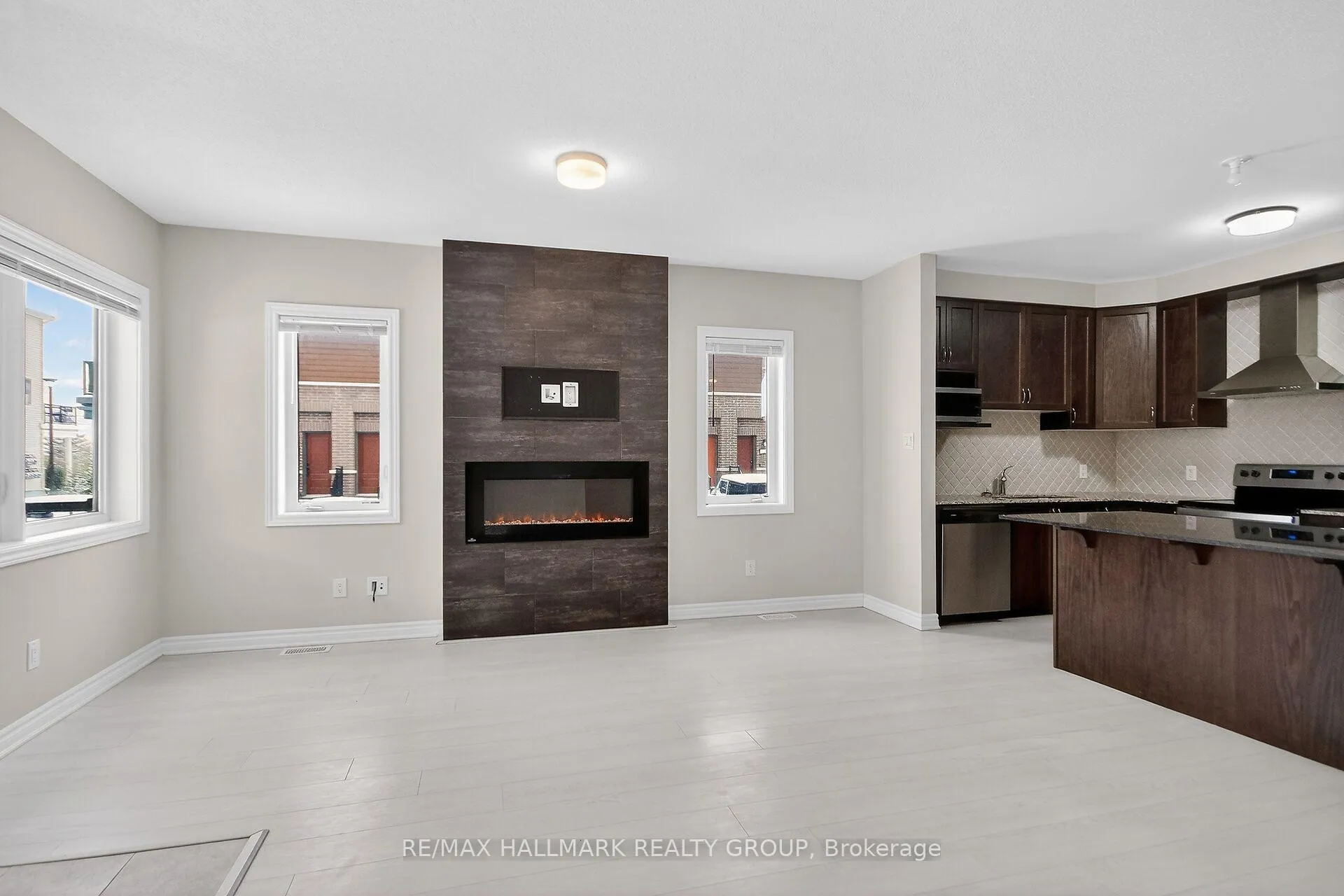 Photo 4 of 209 Lapland Private, Ottawa, Kanata - Emerald Meadows/Trailwest — HOMEH