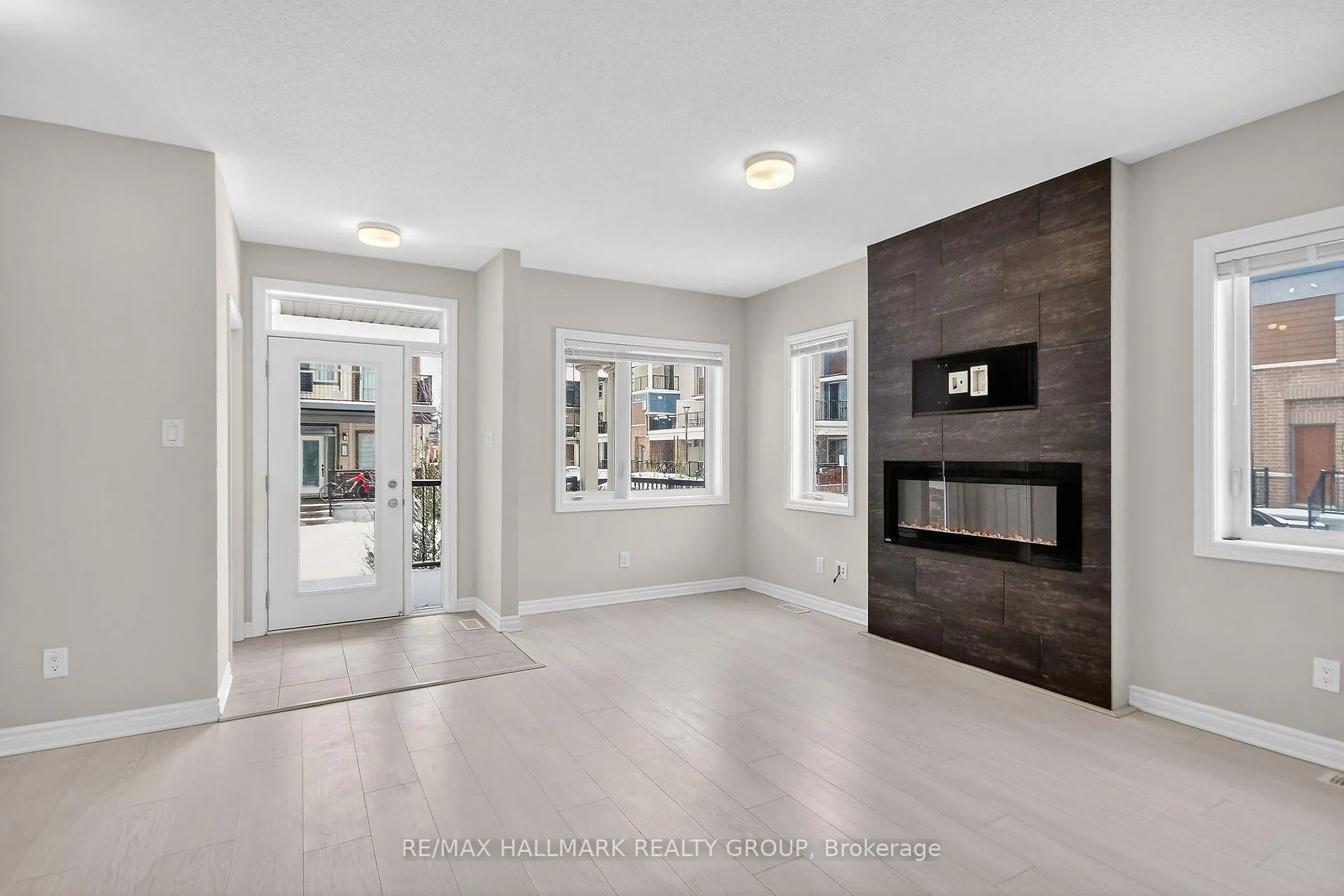 Photo 5 of 209 Lapland Private, Ottawa, Kanata - Emerald Meadows/Trailwest — HOMEH