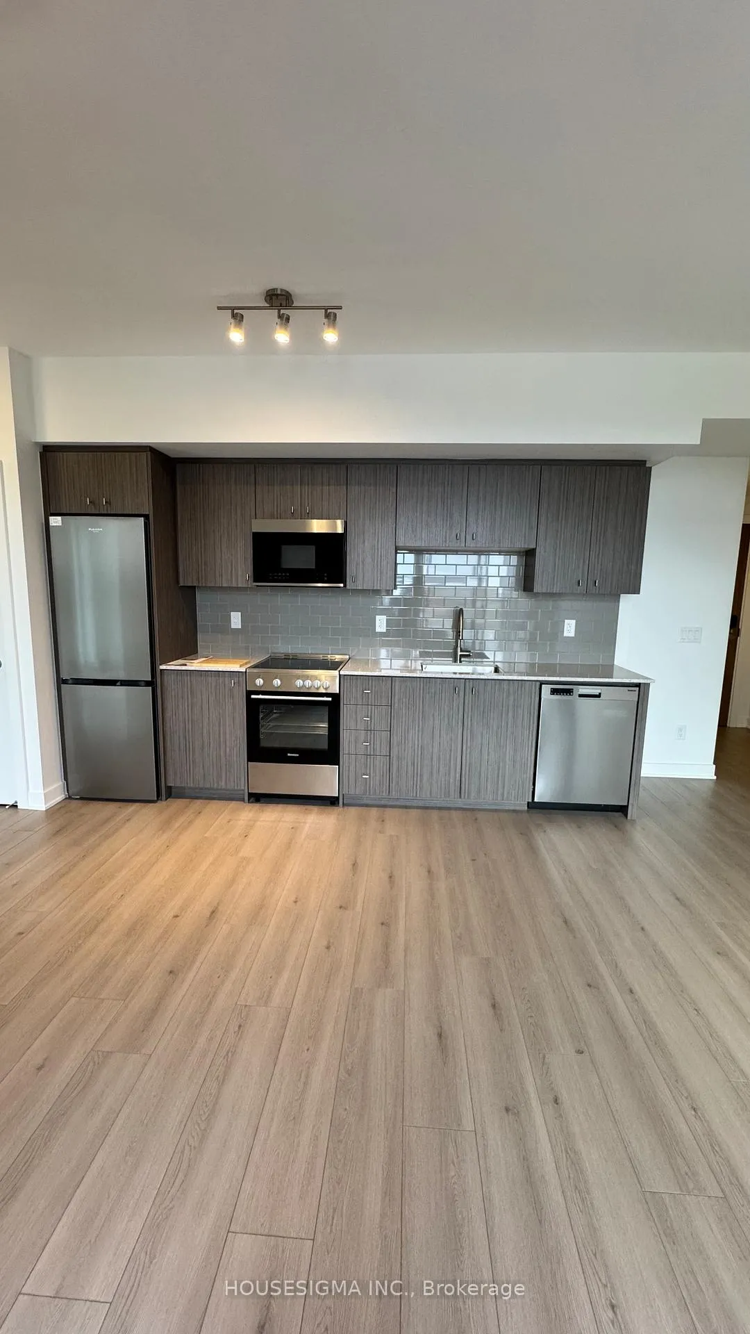 Front of Unit 806, 25 Wellington Street S