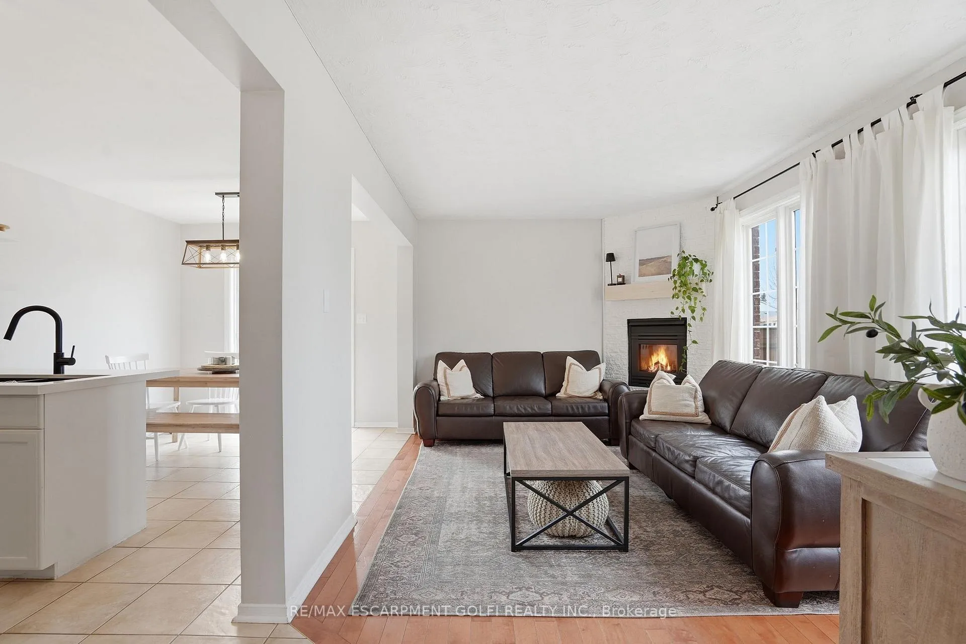 Photo 4 of 3368 Cardinal Drive, Niagara Falls, Mt. Carmel — HOMEH