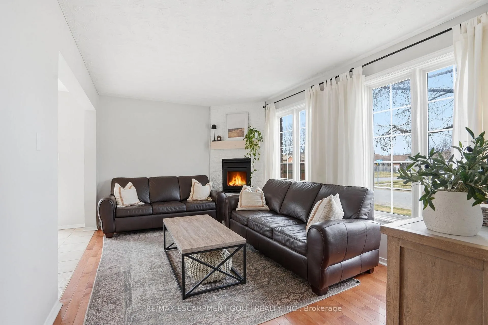 Photo 5 of 3368 Cardinal Drive, Niagara Falls, Mt. Carmel — HOMEH