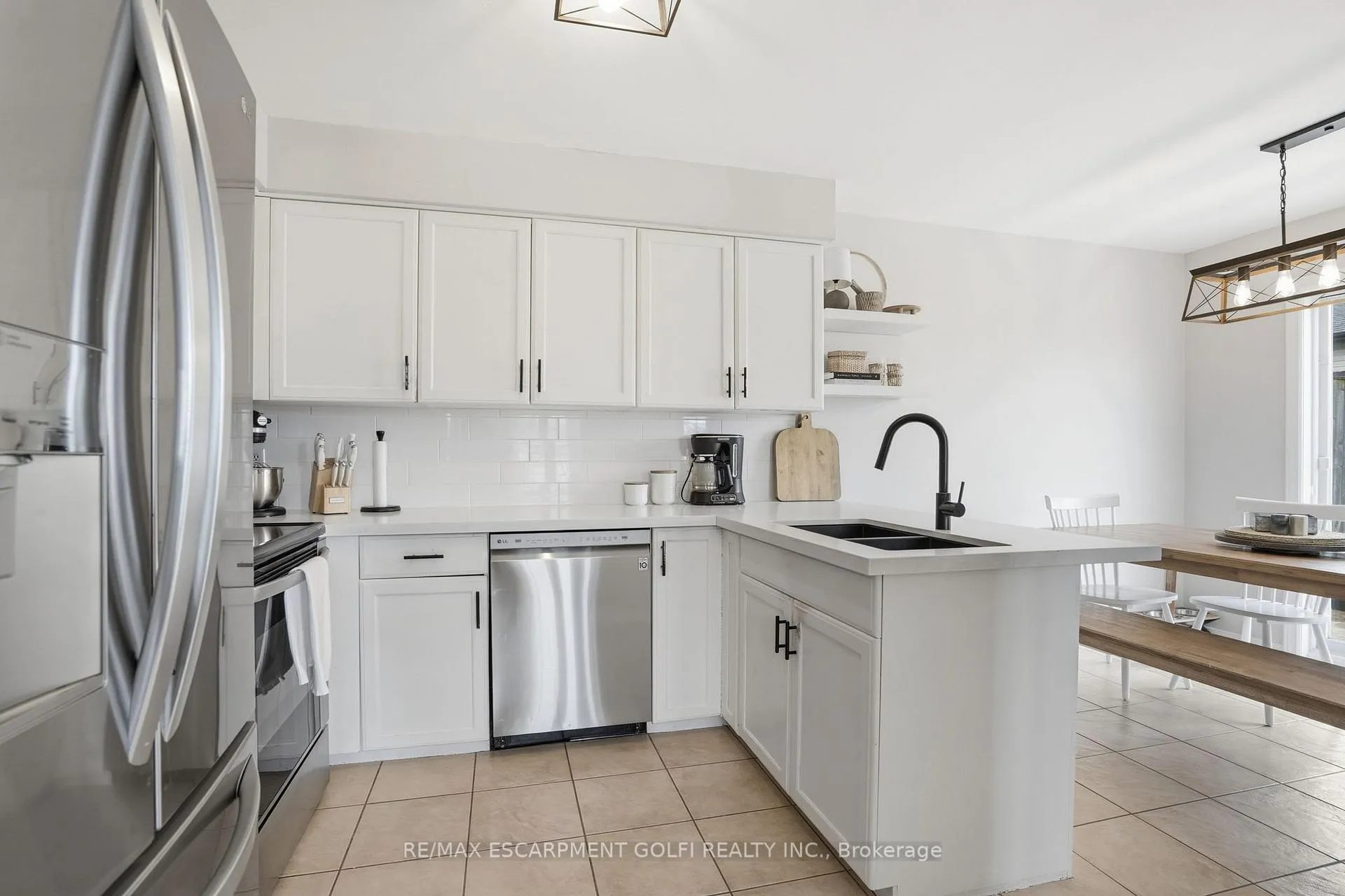 Photo 7 of 3368 Cardinal Drive, Niagara Falls, Mt. Carmel — HOMEH